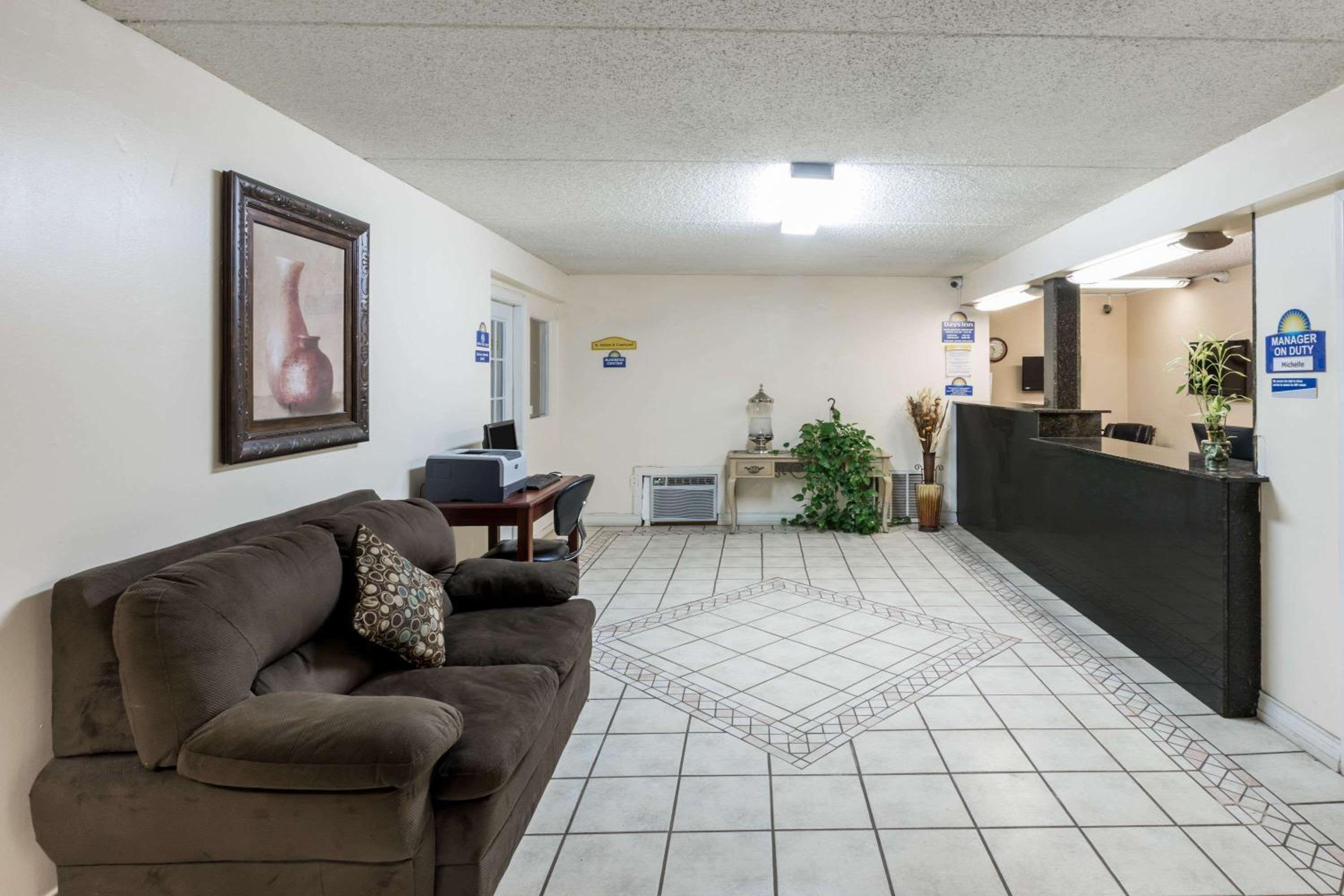 Days Inn by Wyndham Midland view 2