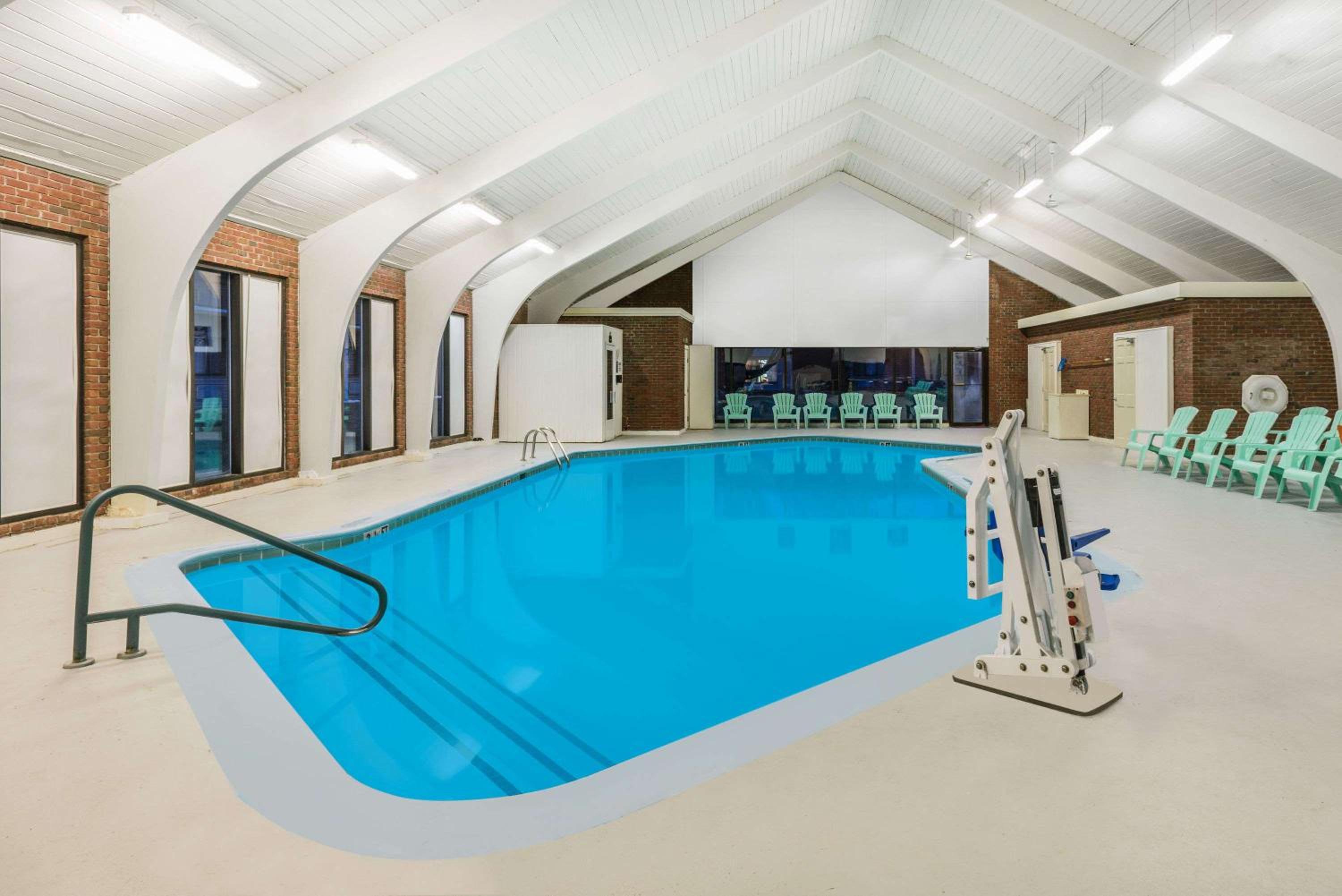 Rutland Vacations - Days Inn by Wyndham Rutland/Killington Area - Property Image 30