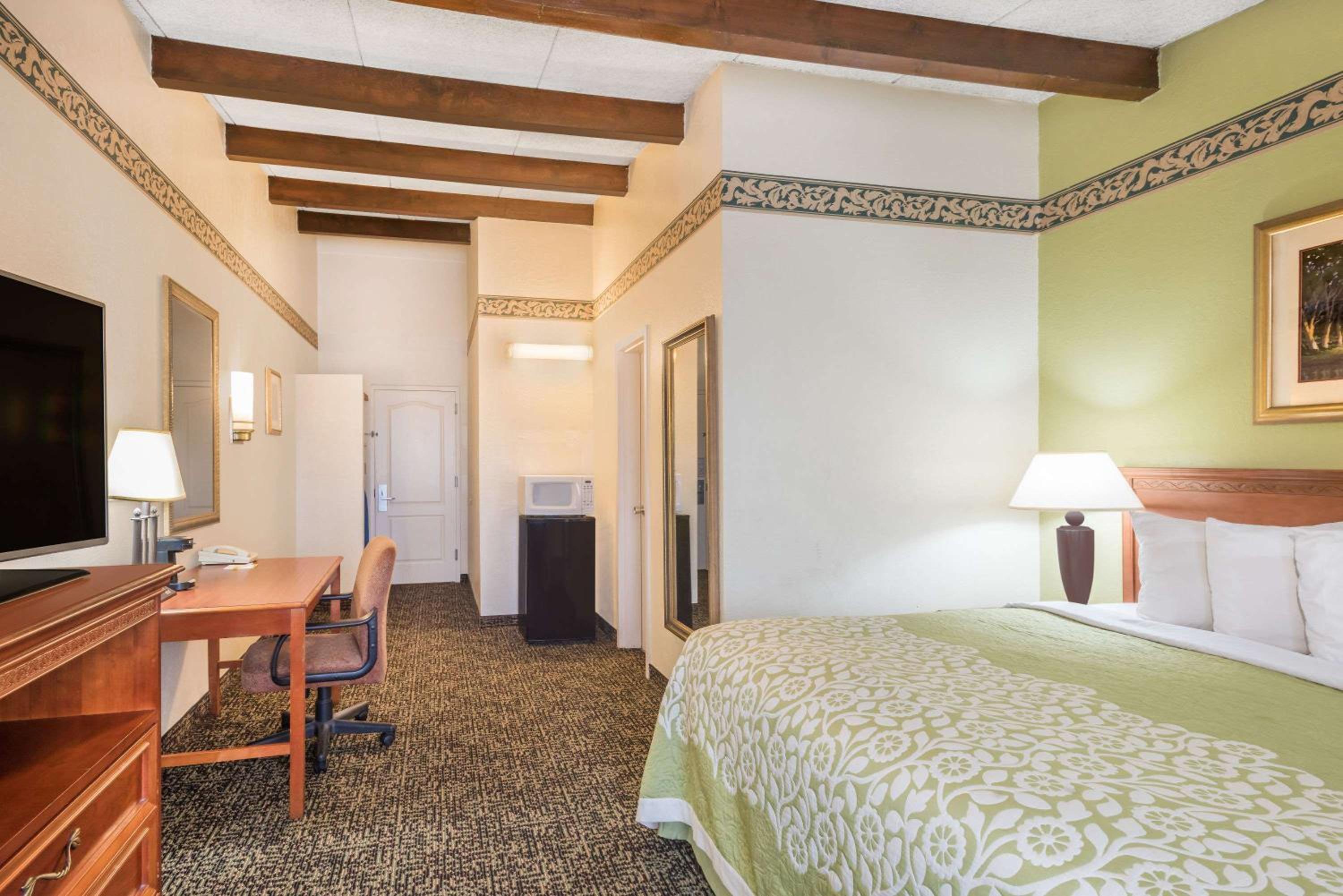 Rutland Vacations - Days Inn by Wyndham Rutland/Killington Area - Property Image 34