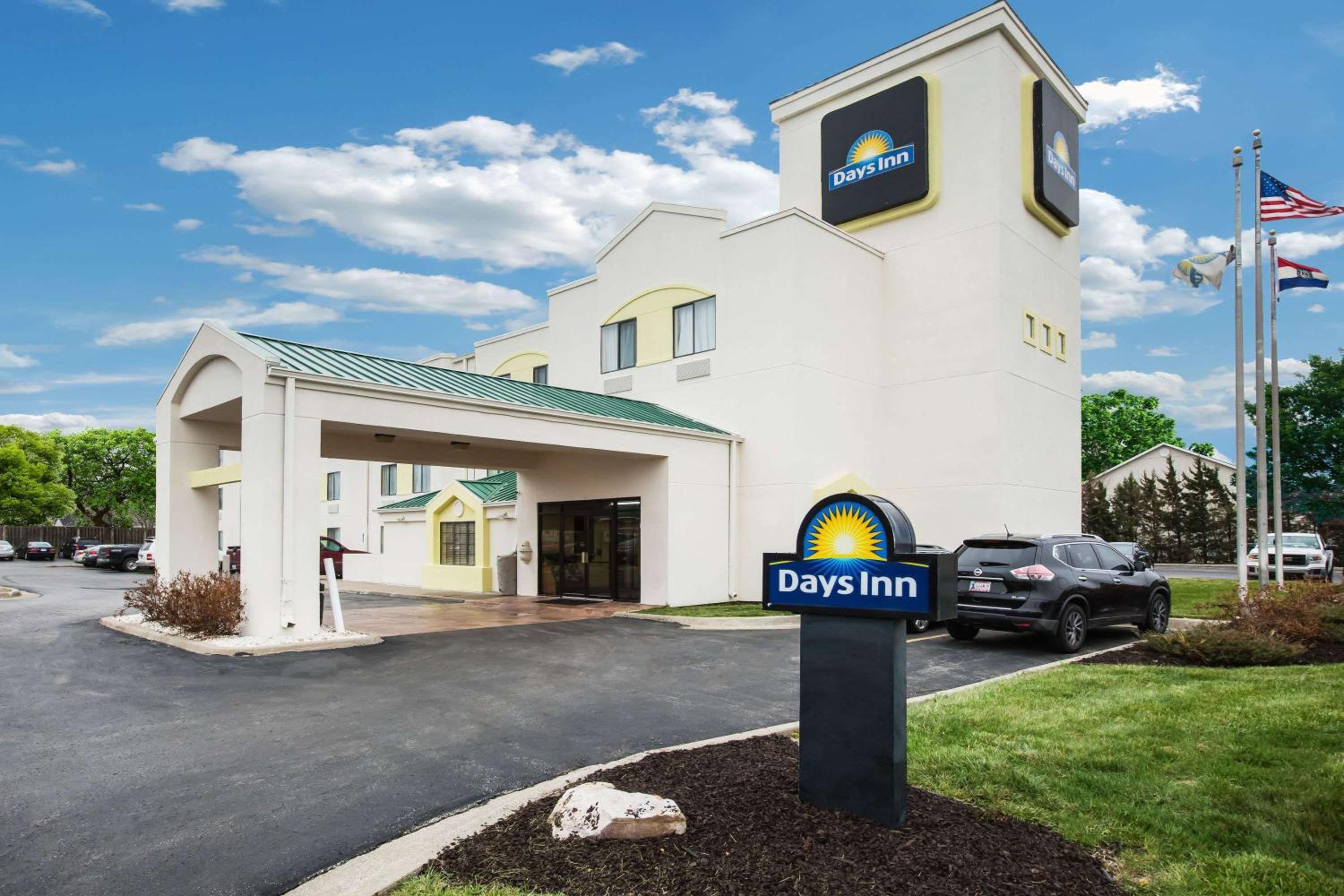 Kansas City Vacations - Days Inn by Wyndham Blue Springs - Property Image 1