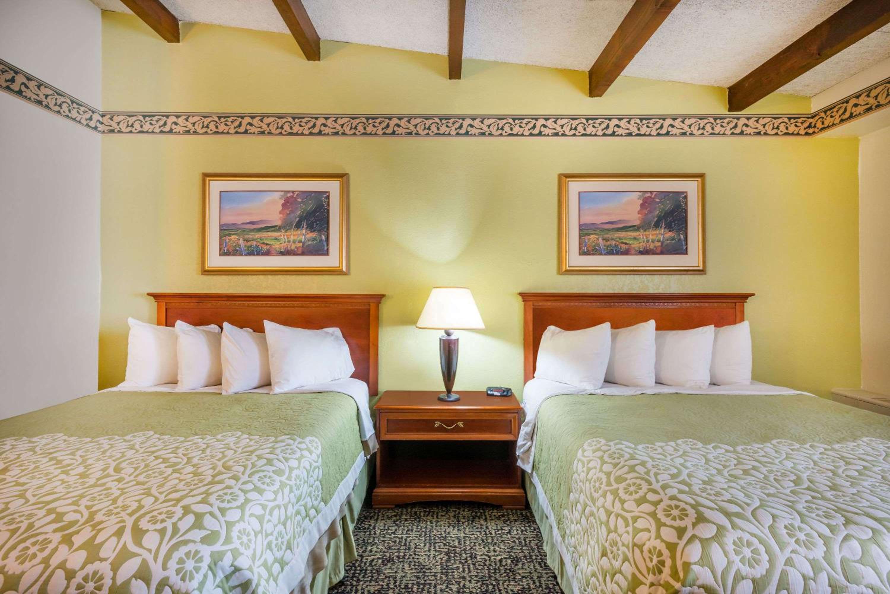 Rutland Vacations - Days Inn by Wyndham Rutland/Killington Area - Property Image 33