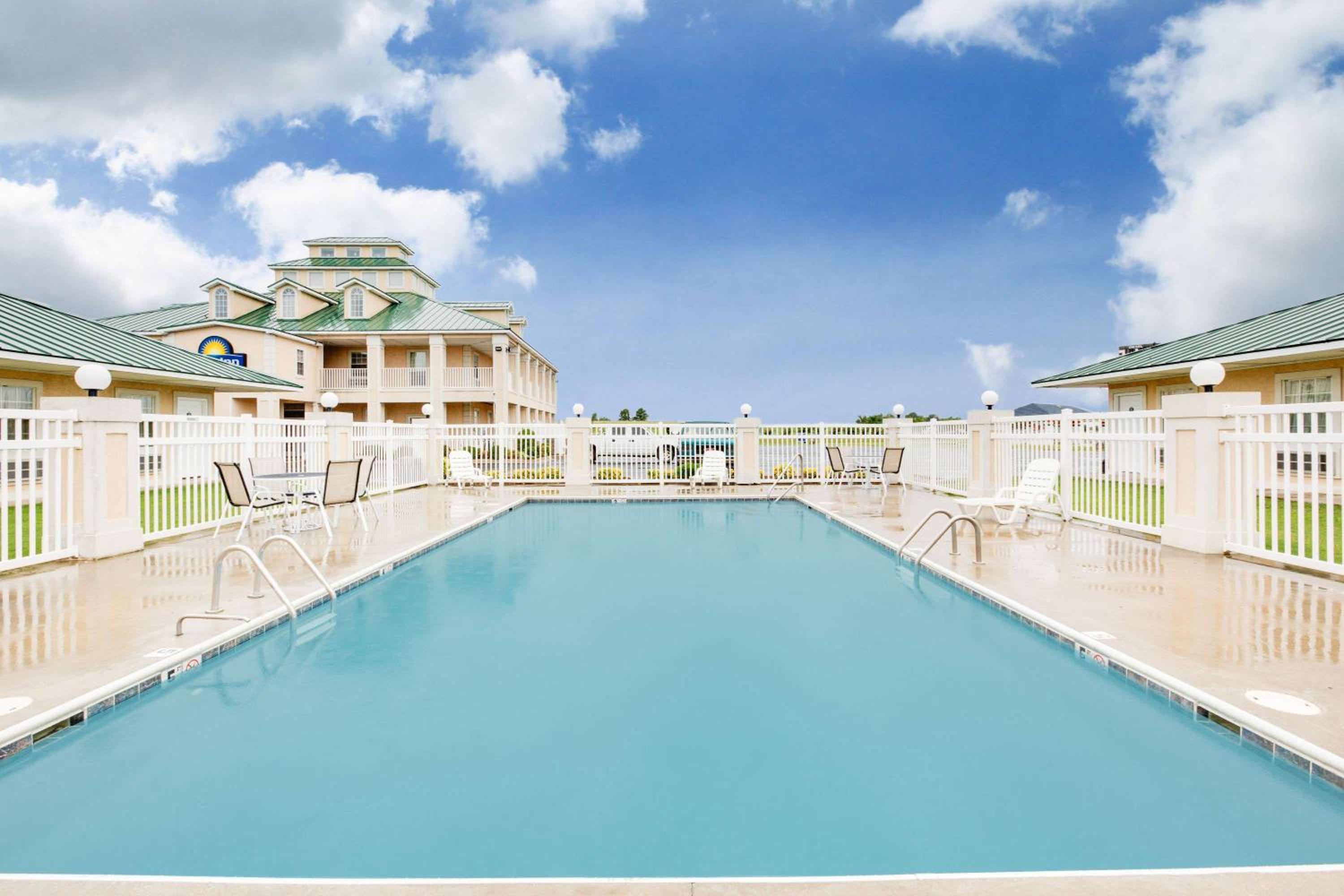 Days Inn by Wyndham Trumann AR view 4