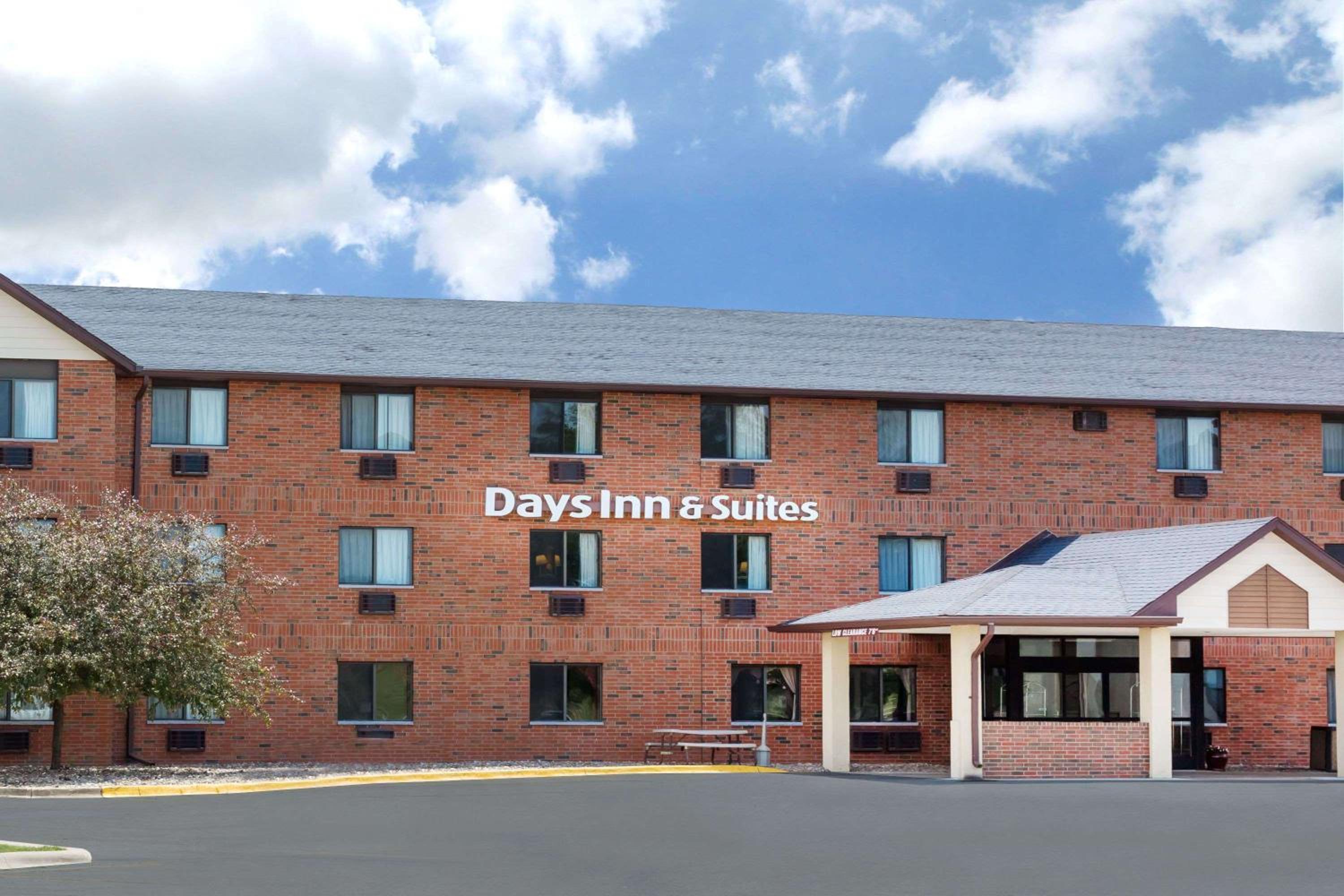 Hotel Days Inn & Suites by Wyndham Des Moines Airport