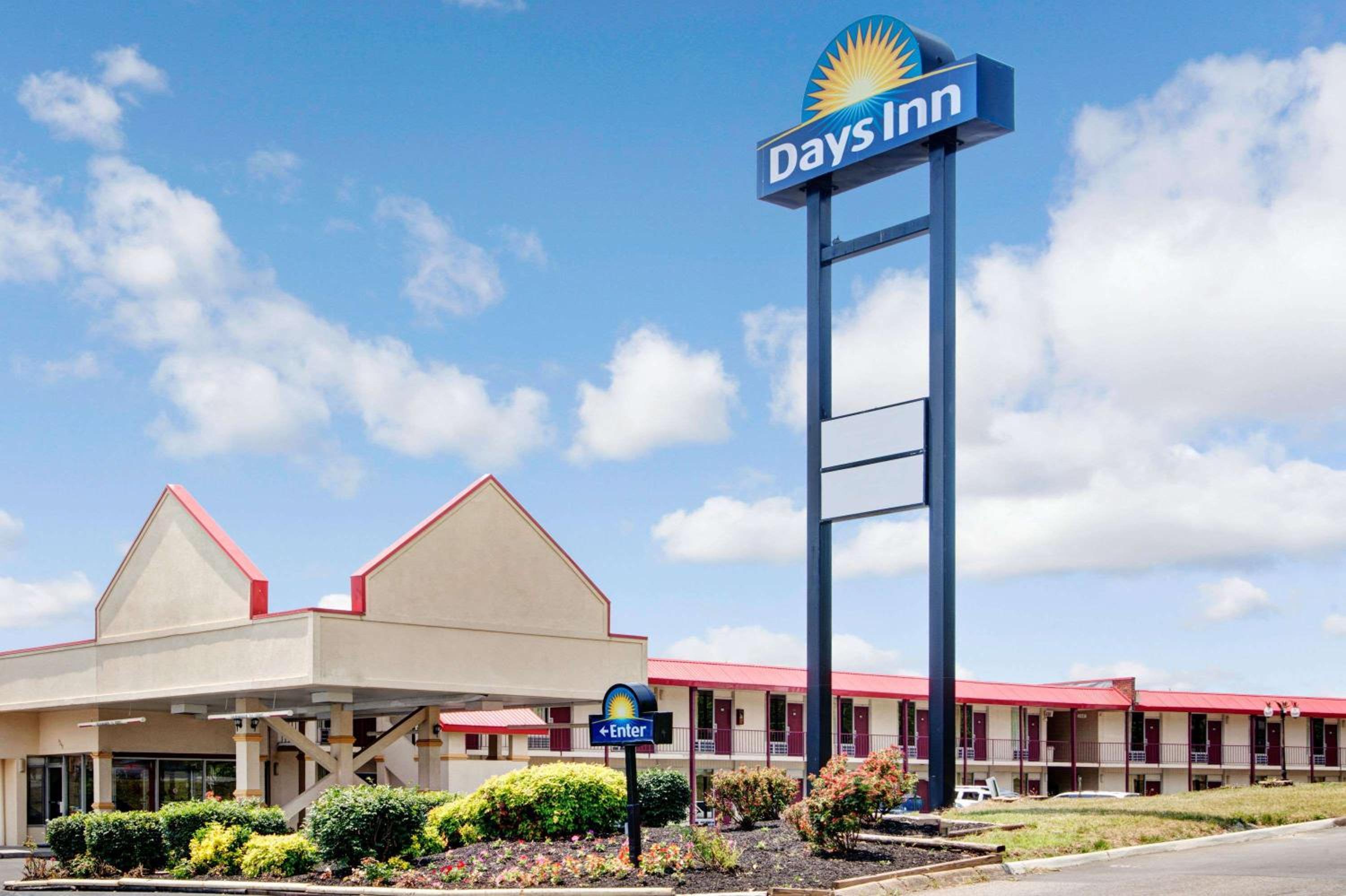 Knoxville Vacations - Days Inn by Wyndham Knoxville West - Property Image 1