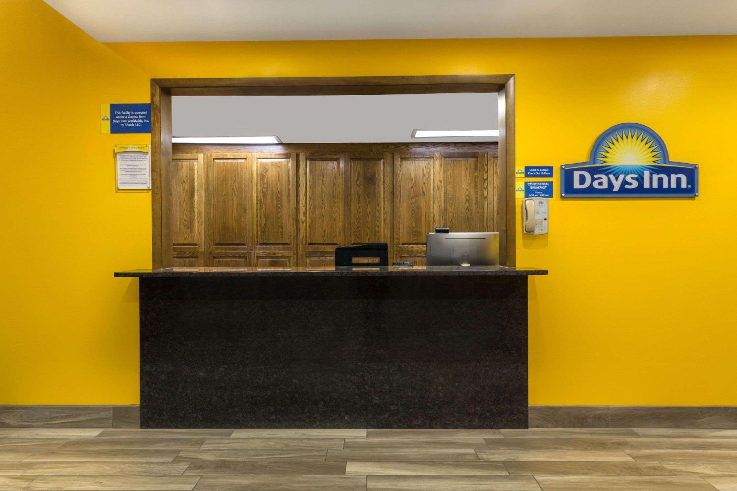 Days Inn by Wyndham Delta view 4
