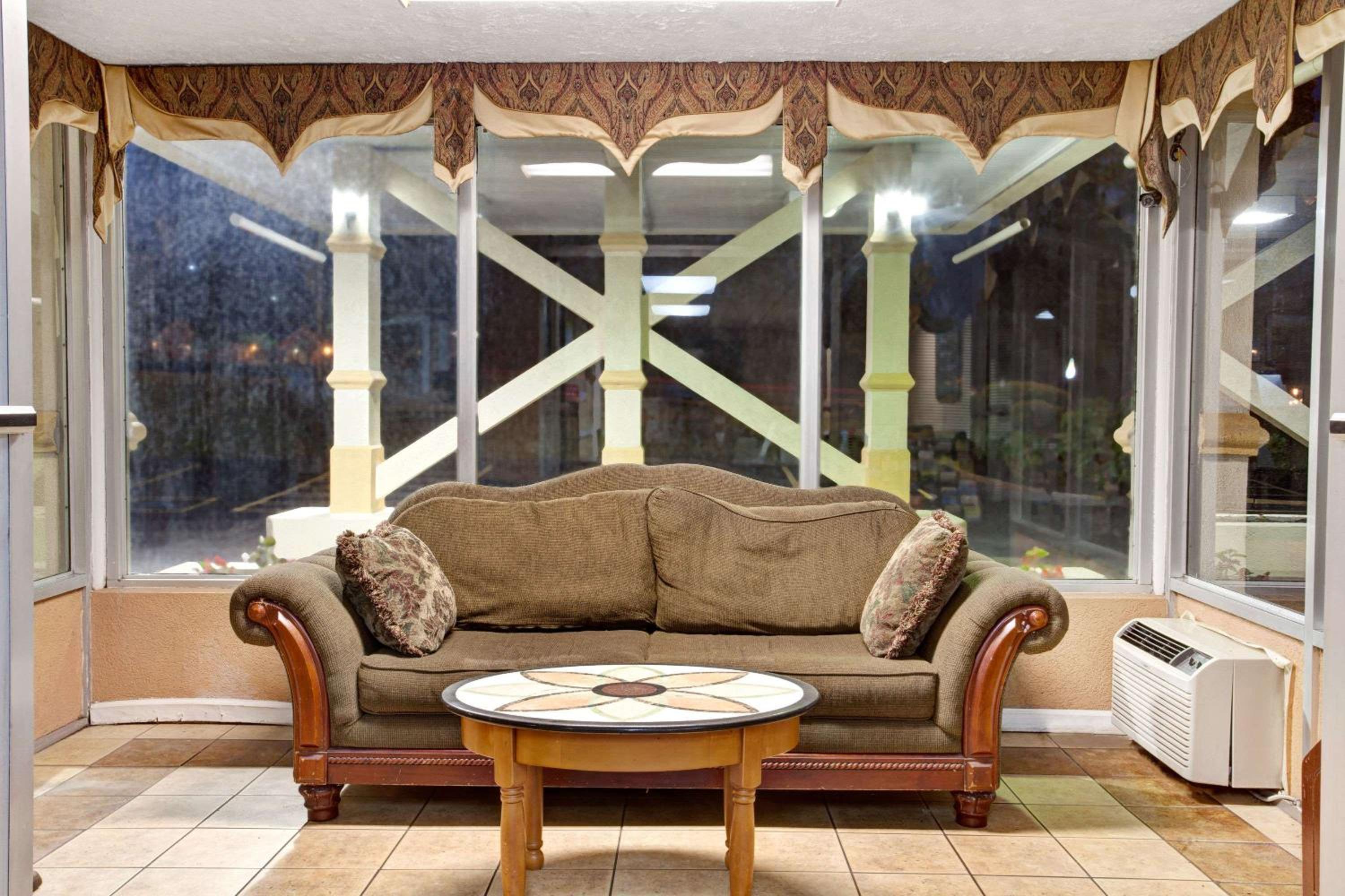 Knoxville Vacations - Days Inn by Wyndham Knoxville West - Property Image 2