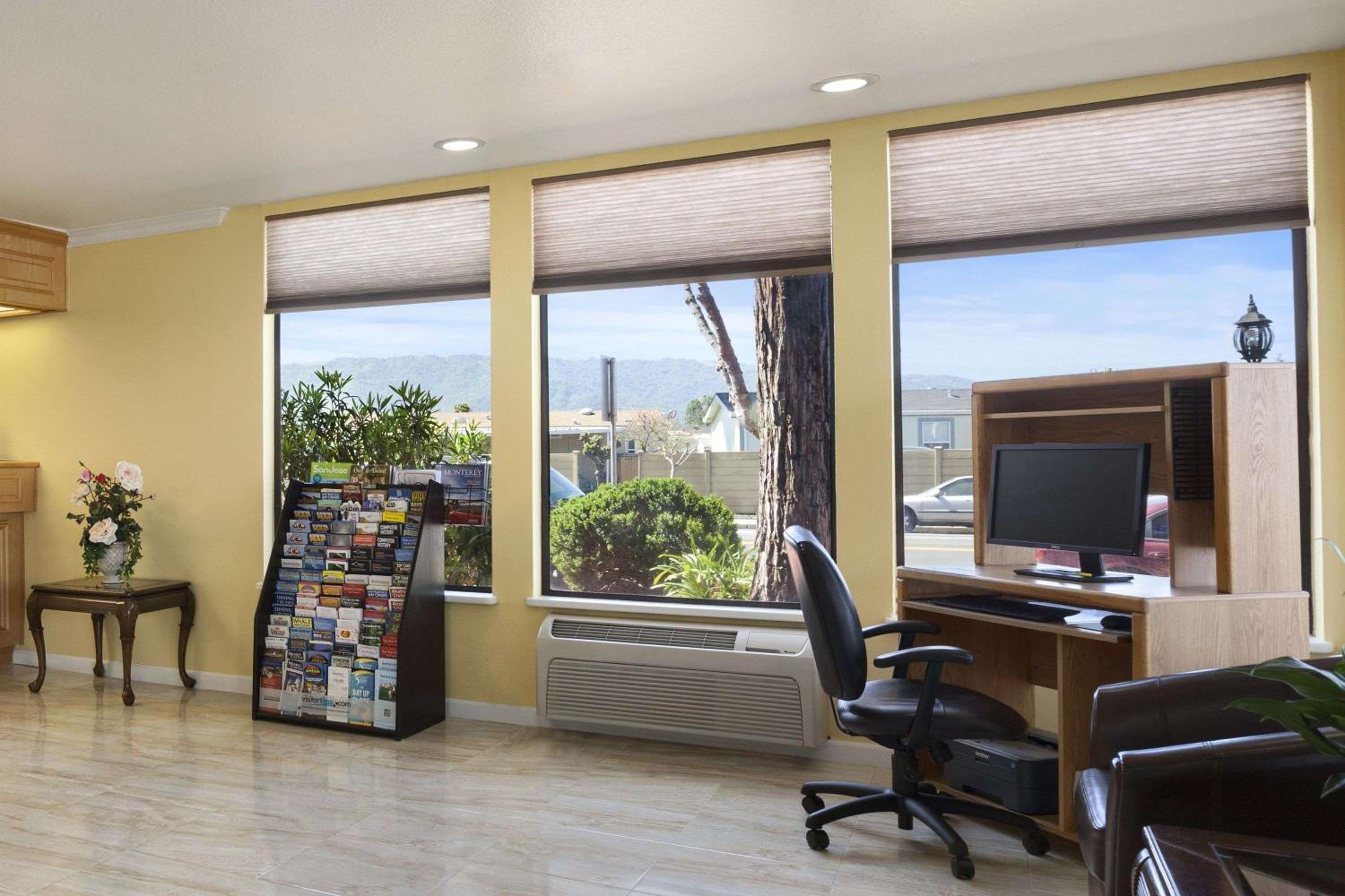 Days Inn by Wyndham Gilroy view 2
