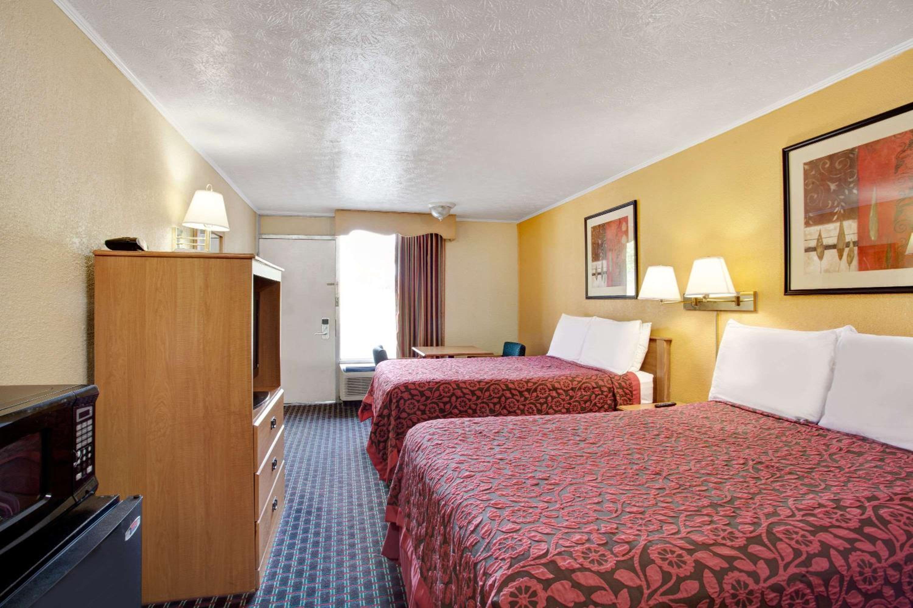 Knoxville Vacations - Days Inn by Wyndham Knoxville West - Property Image 3