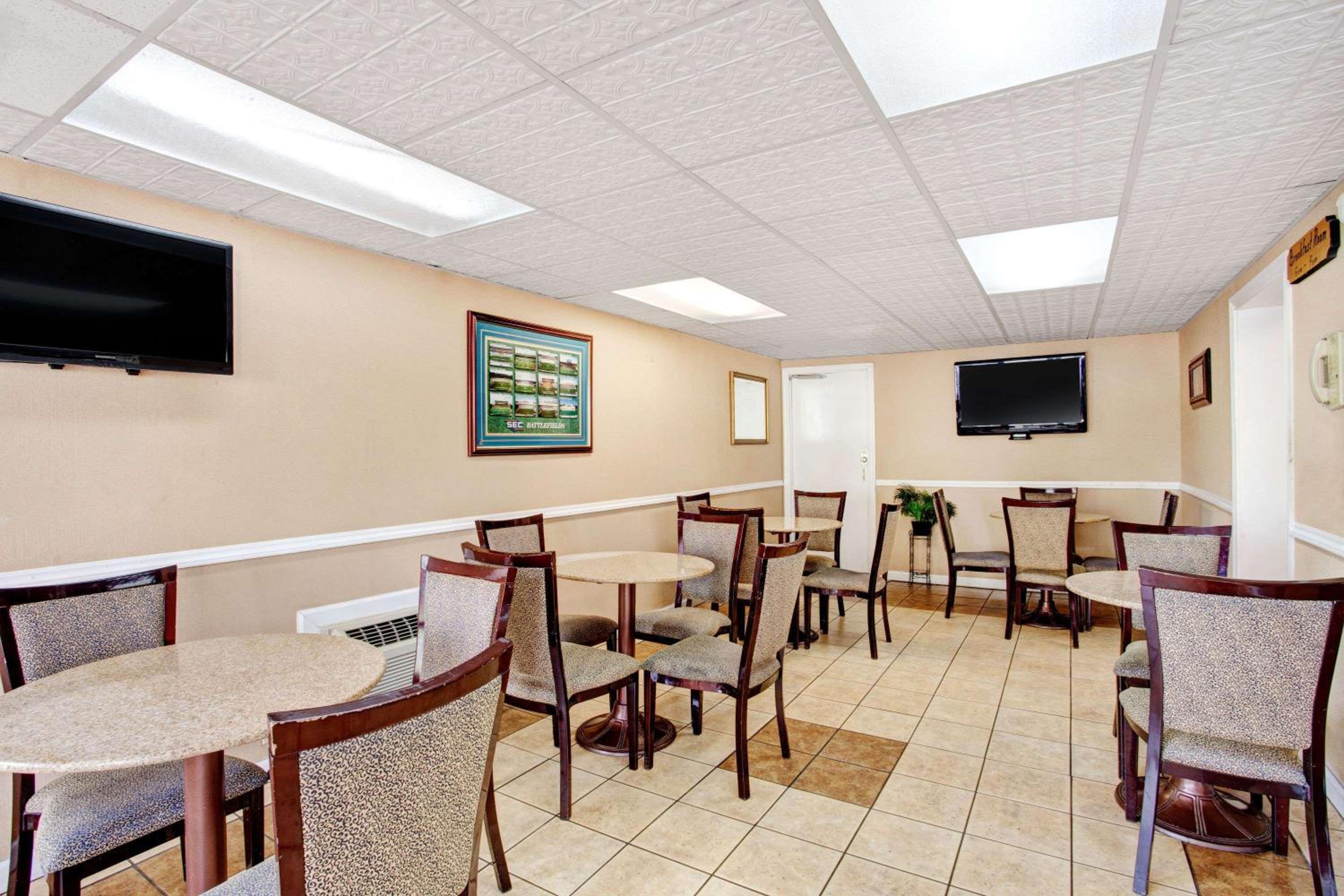 Knoxville Vacations - Days Inn by Wyndham Knoxville West - Property Image 9