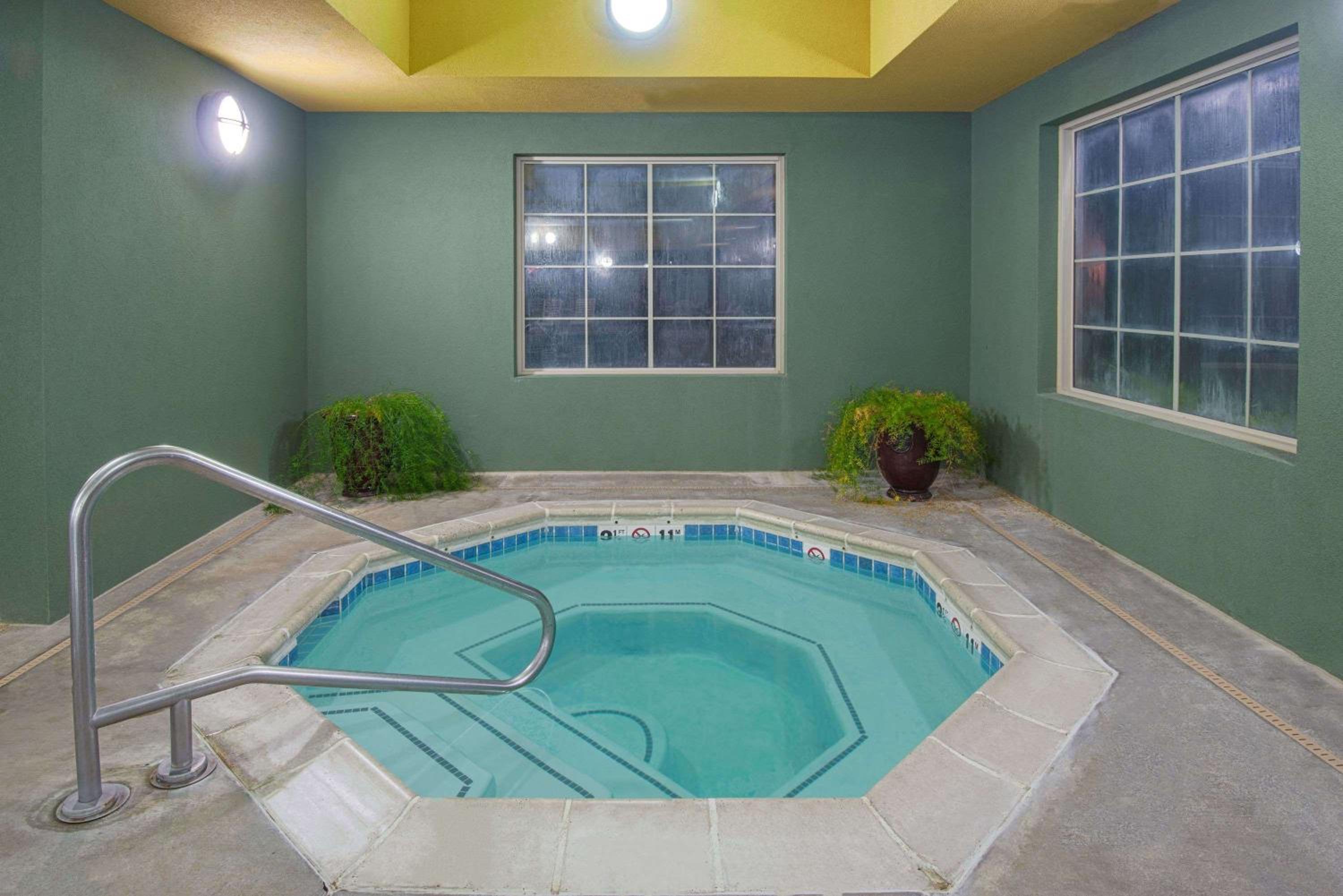 Days Inn by Wyndham Ellis - Property Image 26