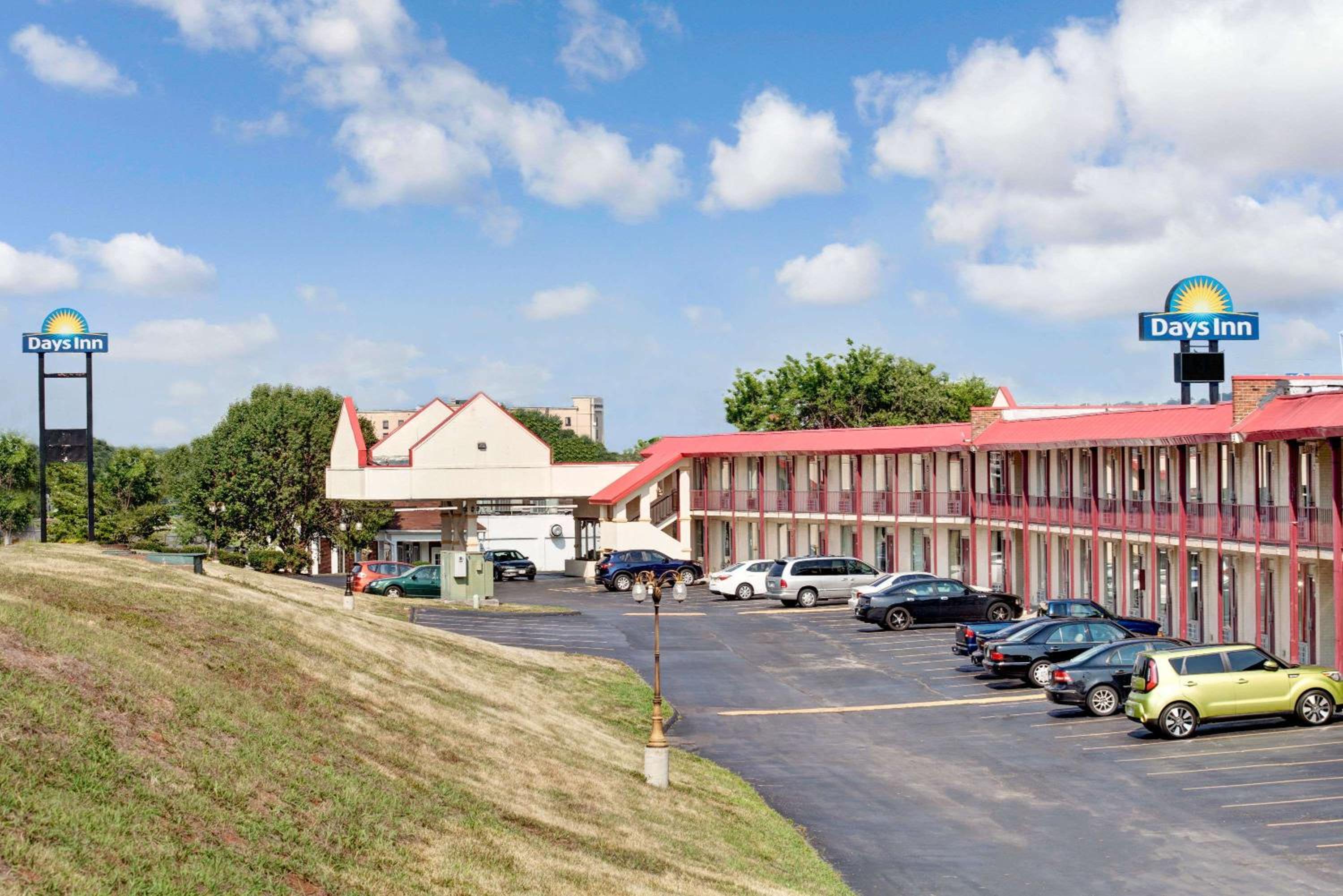 Knoxville Vacations - Days Inn by Wyndham Knoxville West - Property Image 6