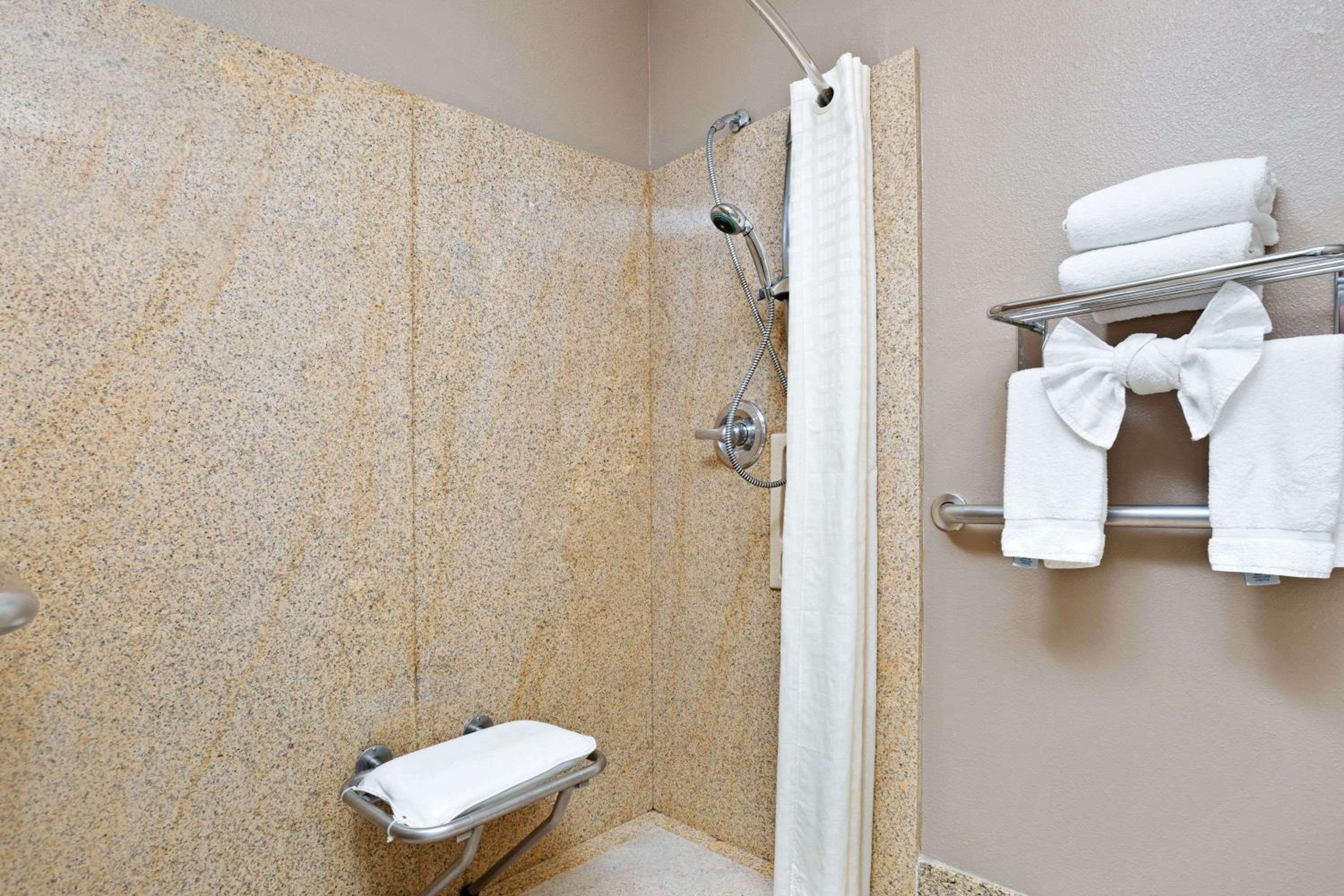 West Covina Vacations - Days Inn by Wyndham West Covina - Property Image 18
