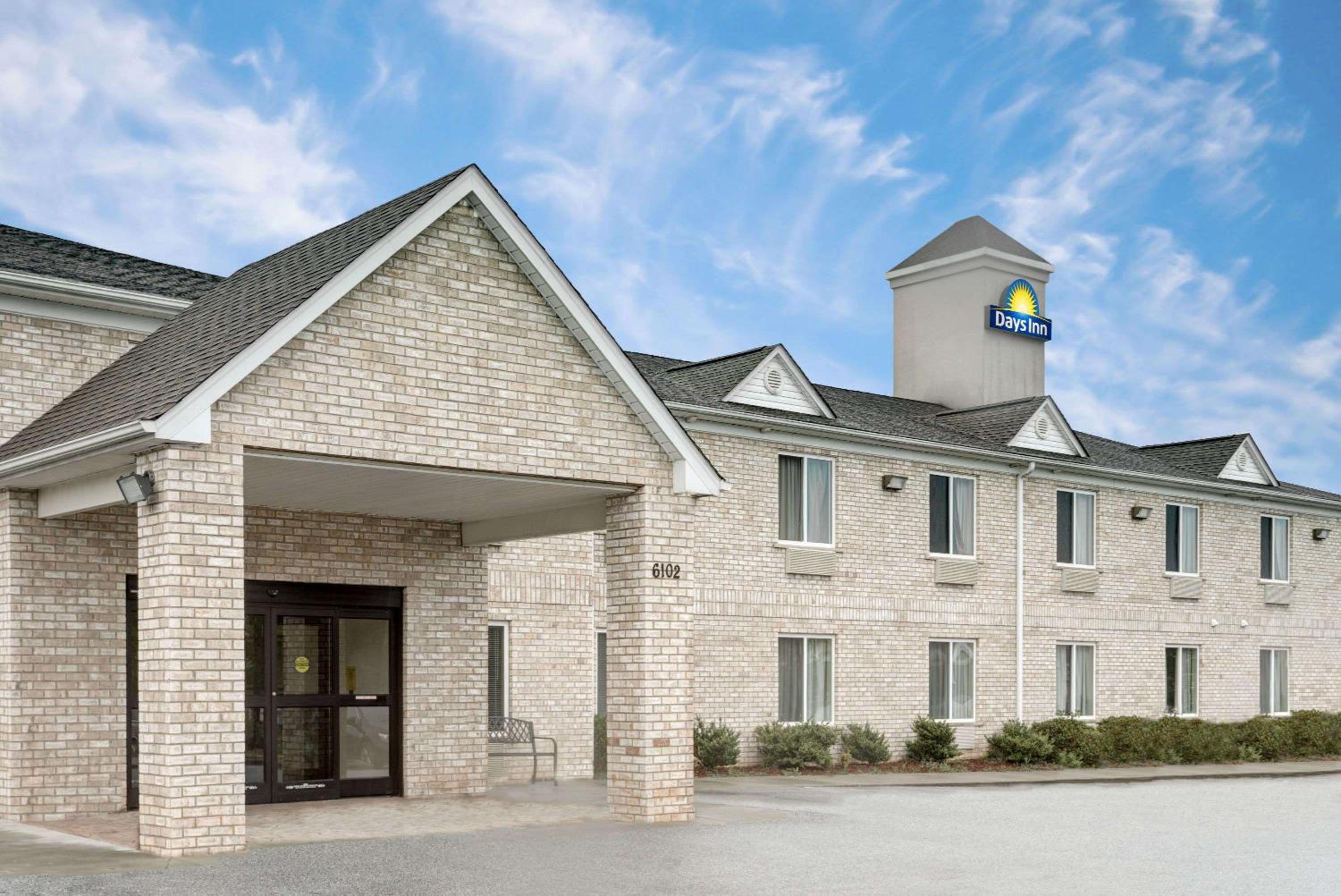 Hotel Days Inn by Wyndham Greensboro NC - Image 1
