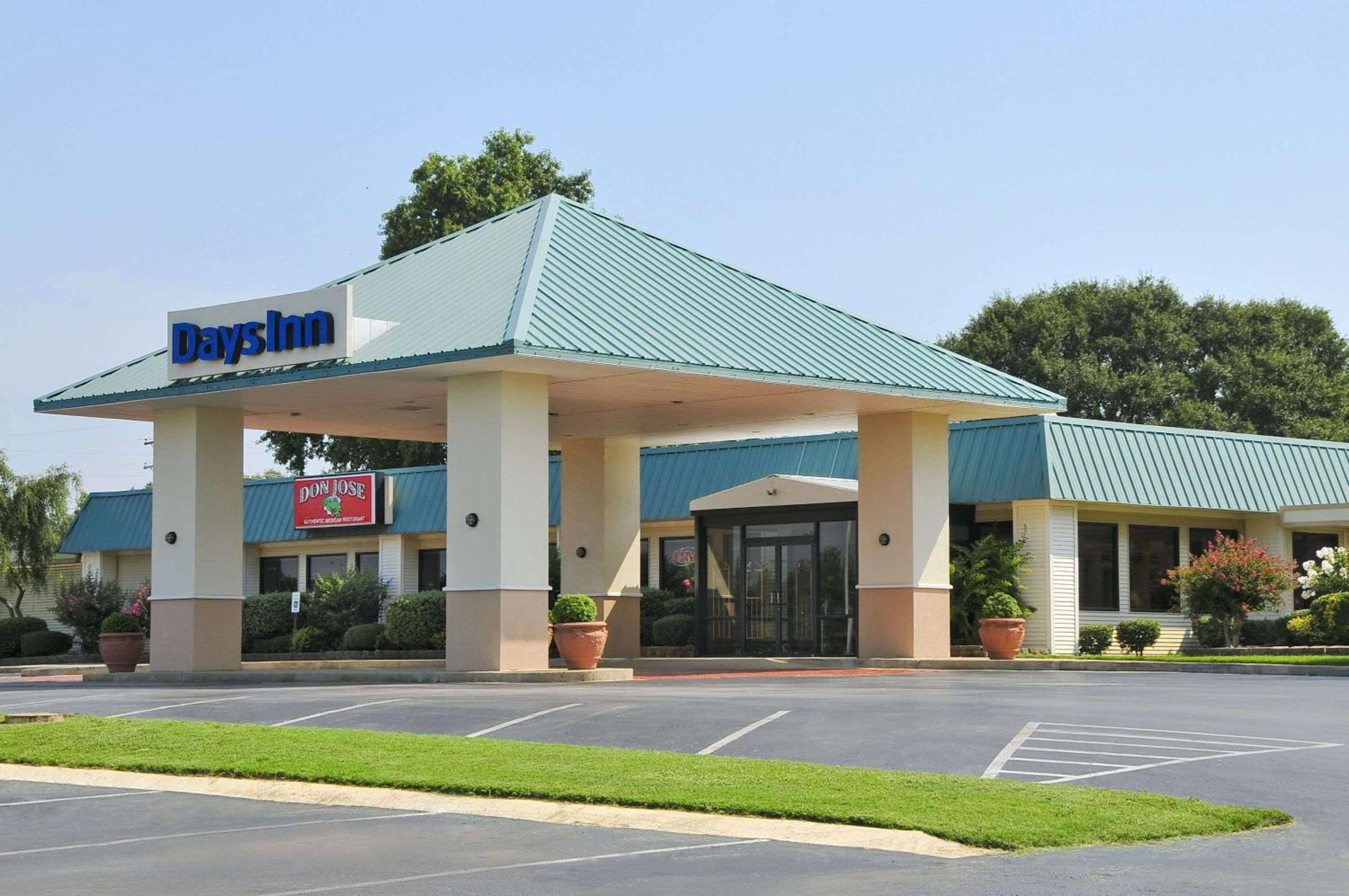 Forrest City Vacations - Days Inn by Wyndham Forrest City - Property Image 1