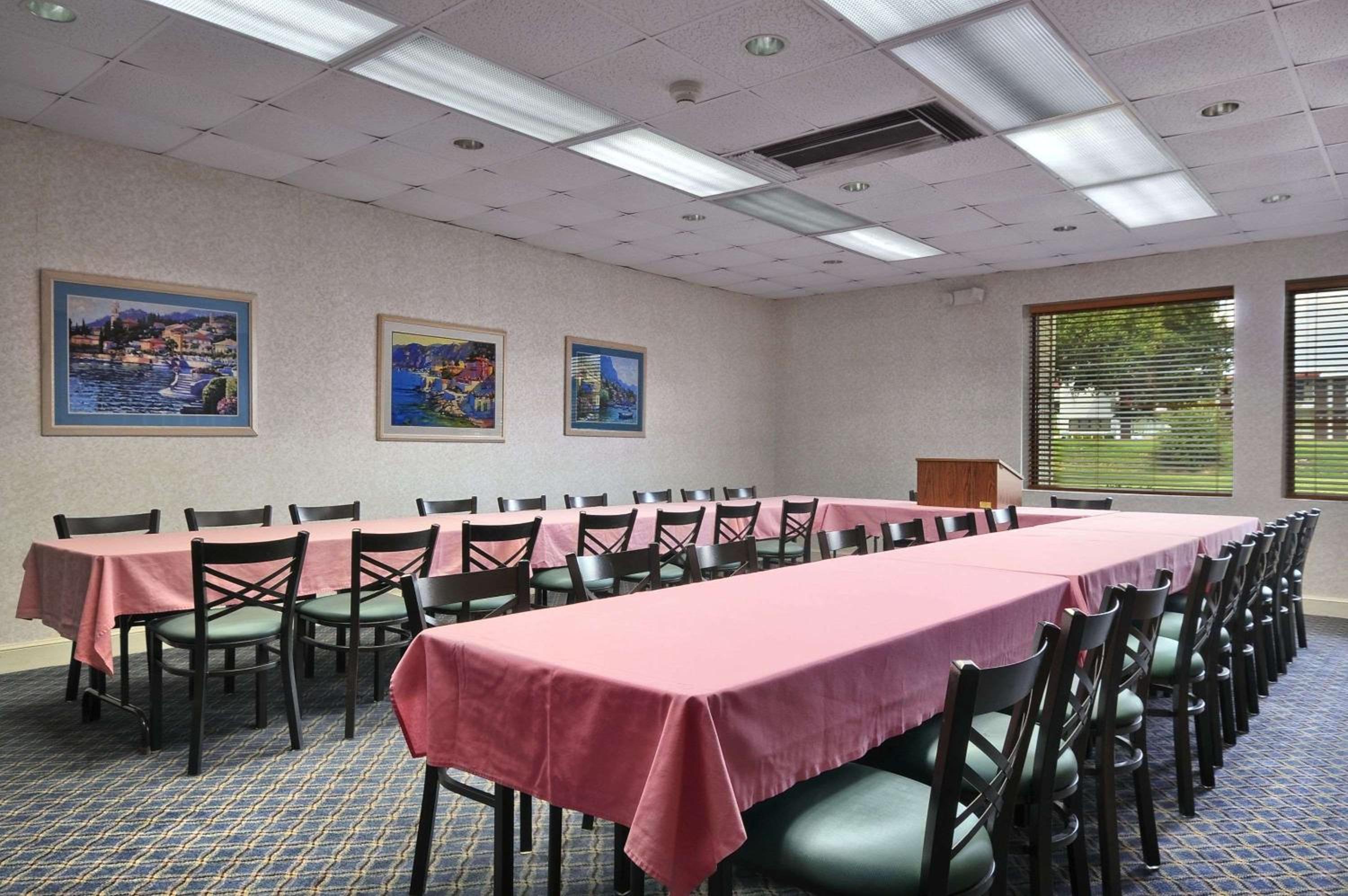 Forrest City Vacations - Days Inn by Wyndham Forrest City - Property Image 12
