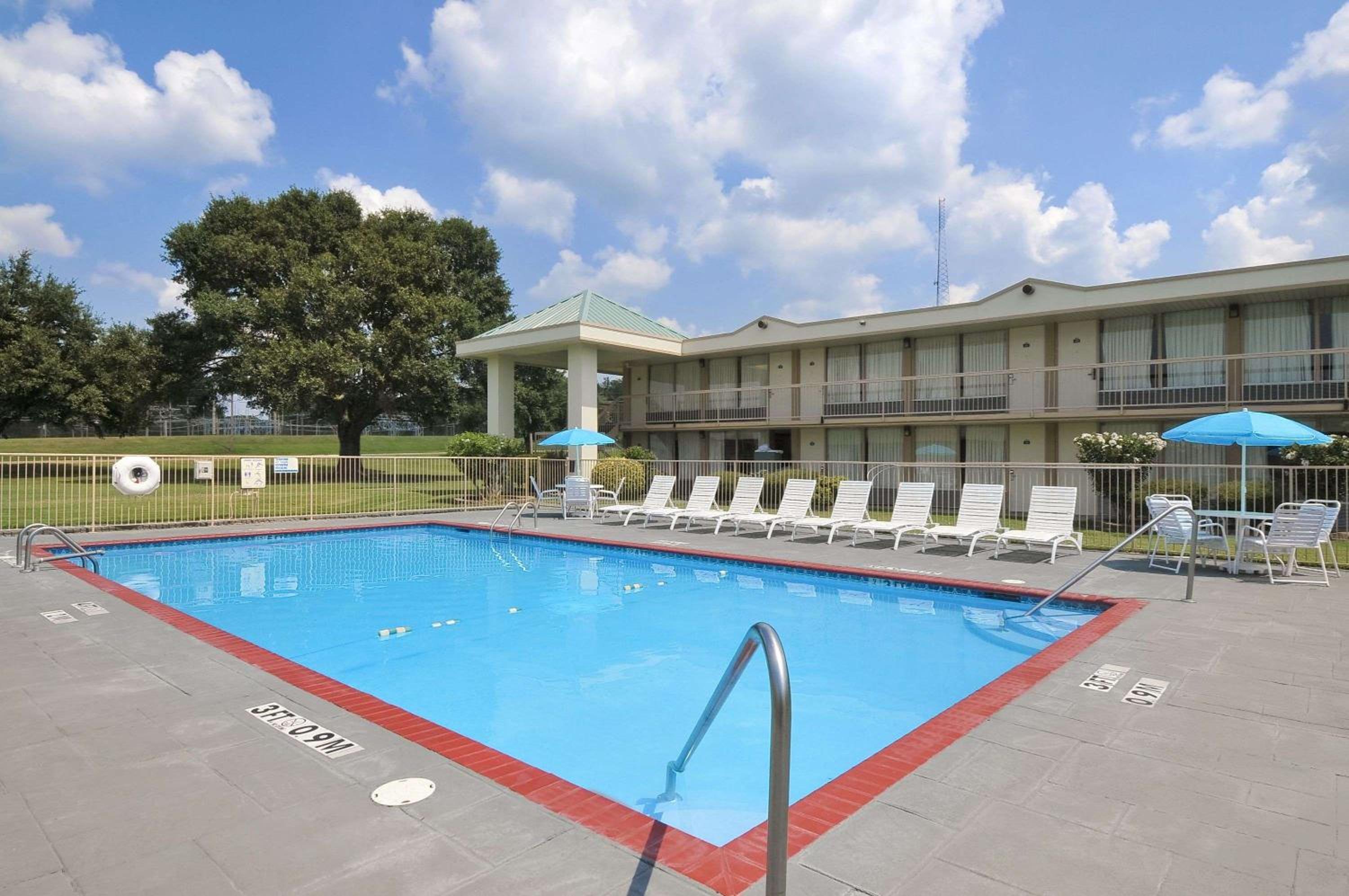 Forrest City Vacations - Days Inn by Wyndham Forrest City - Property Image 2