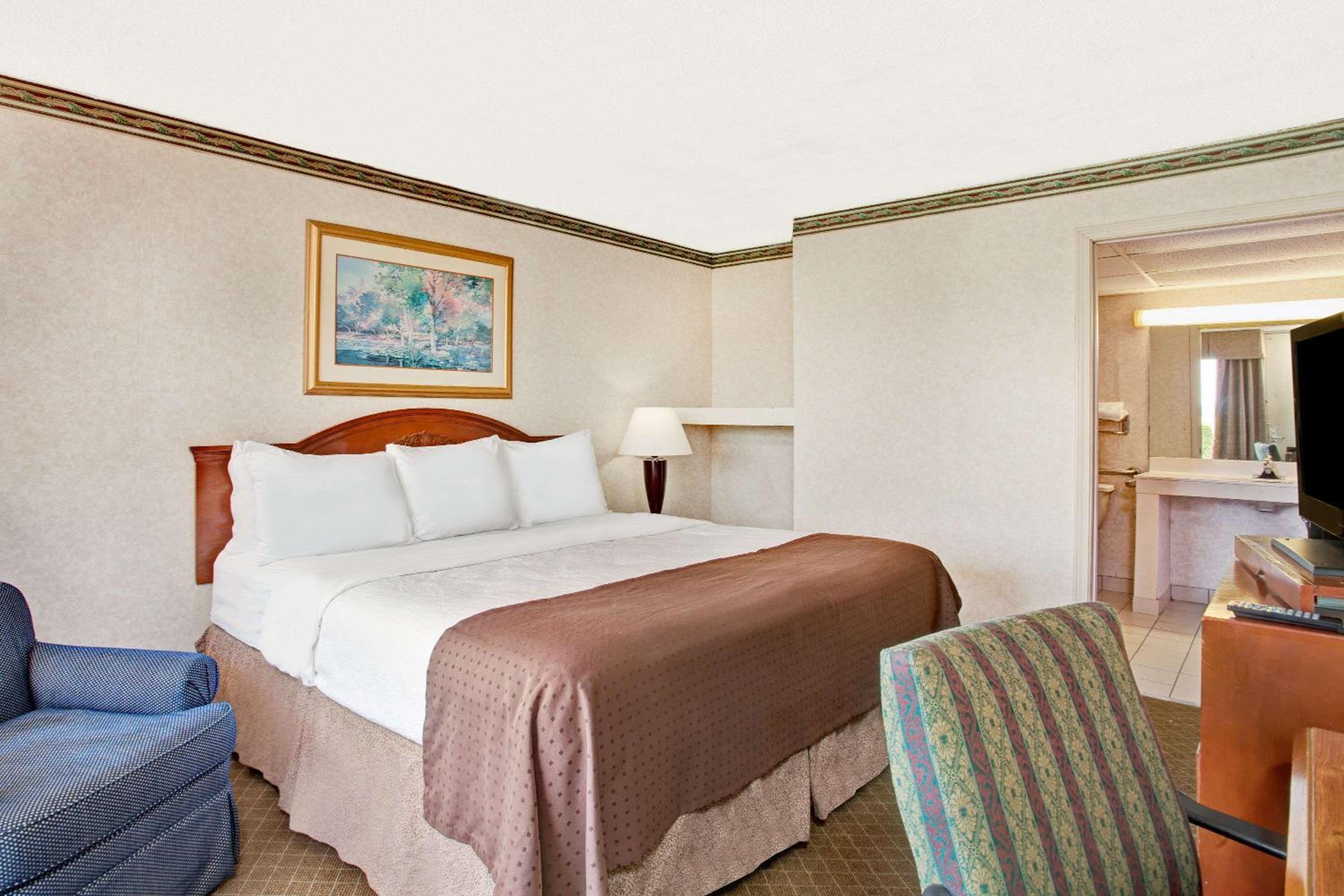 Forrest City Vacations - Days Inn by Wyndham Forrest City - Property Image 5