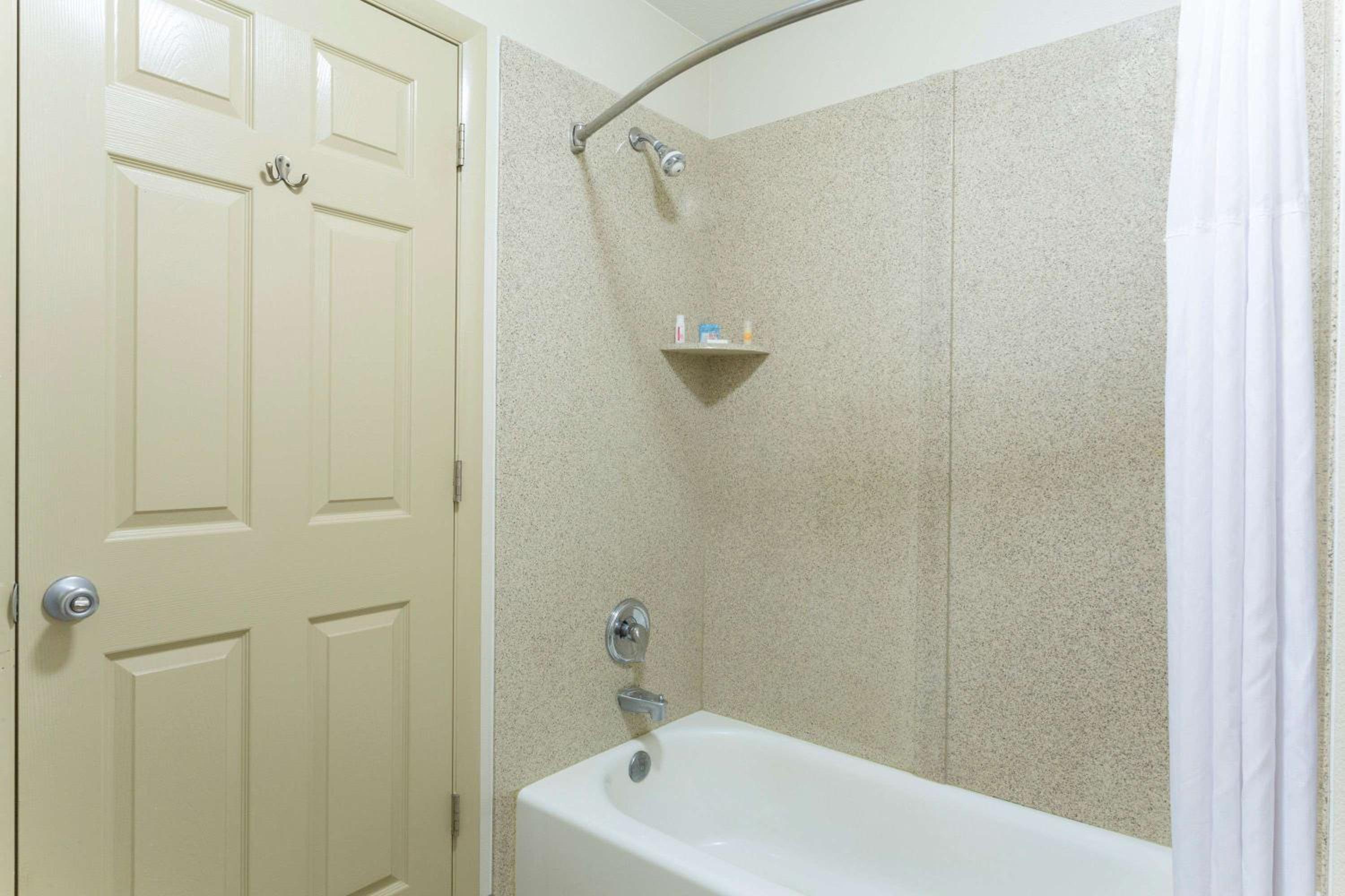 Beaver Vacations - Days Inn by Wyndham Beaver - Property Image 8