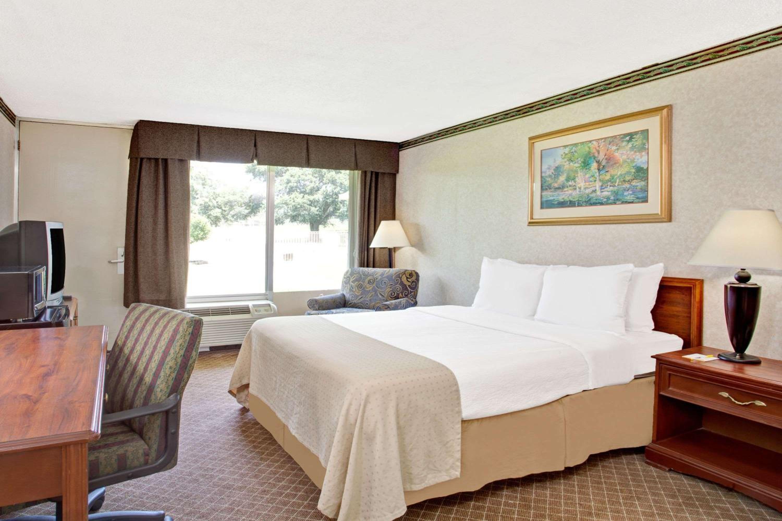 Forrest City Vacations - Days Inn by Wyndham Forrest City - Property Image 7