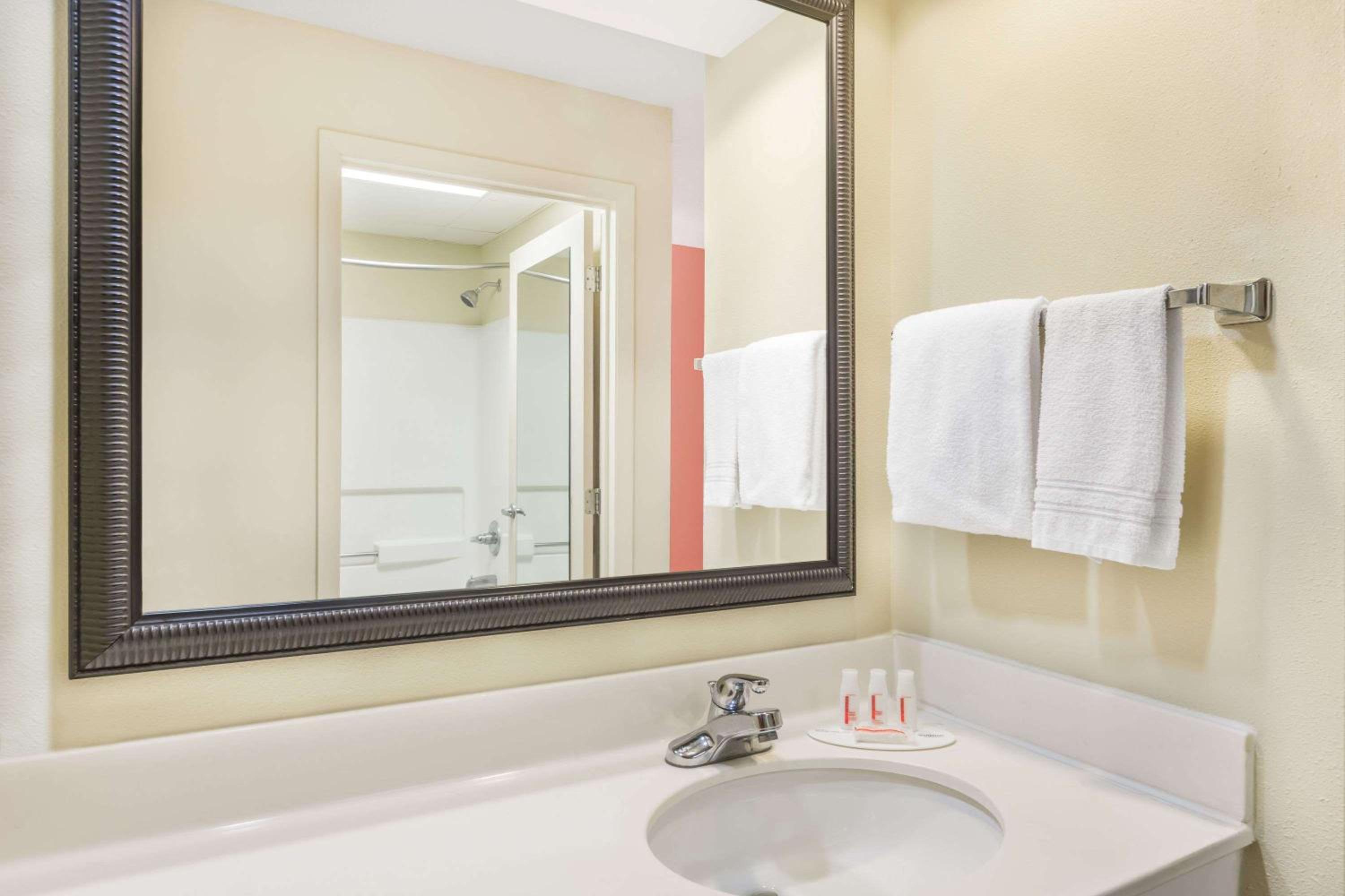 Days Inn by Wyndham Shallotte - Property Image 11