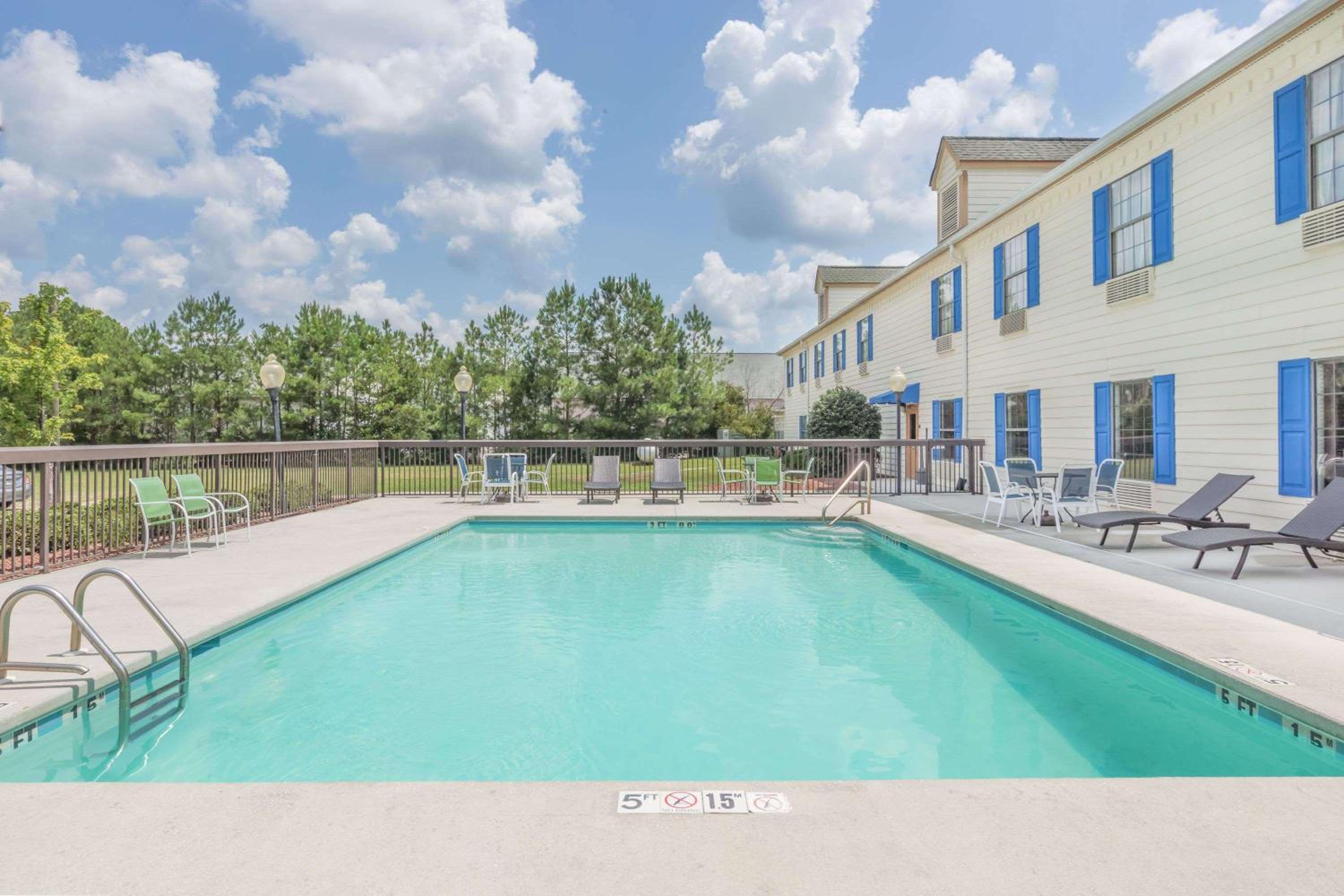 Days Inn by Wyndham Shallotte - Property Image 4