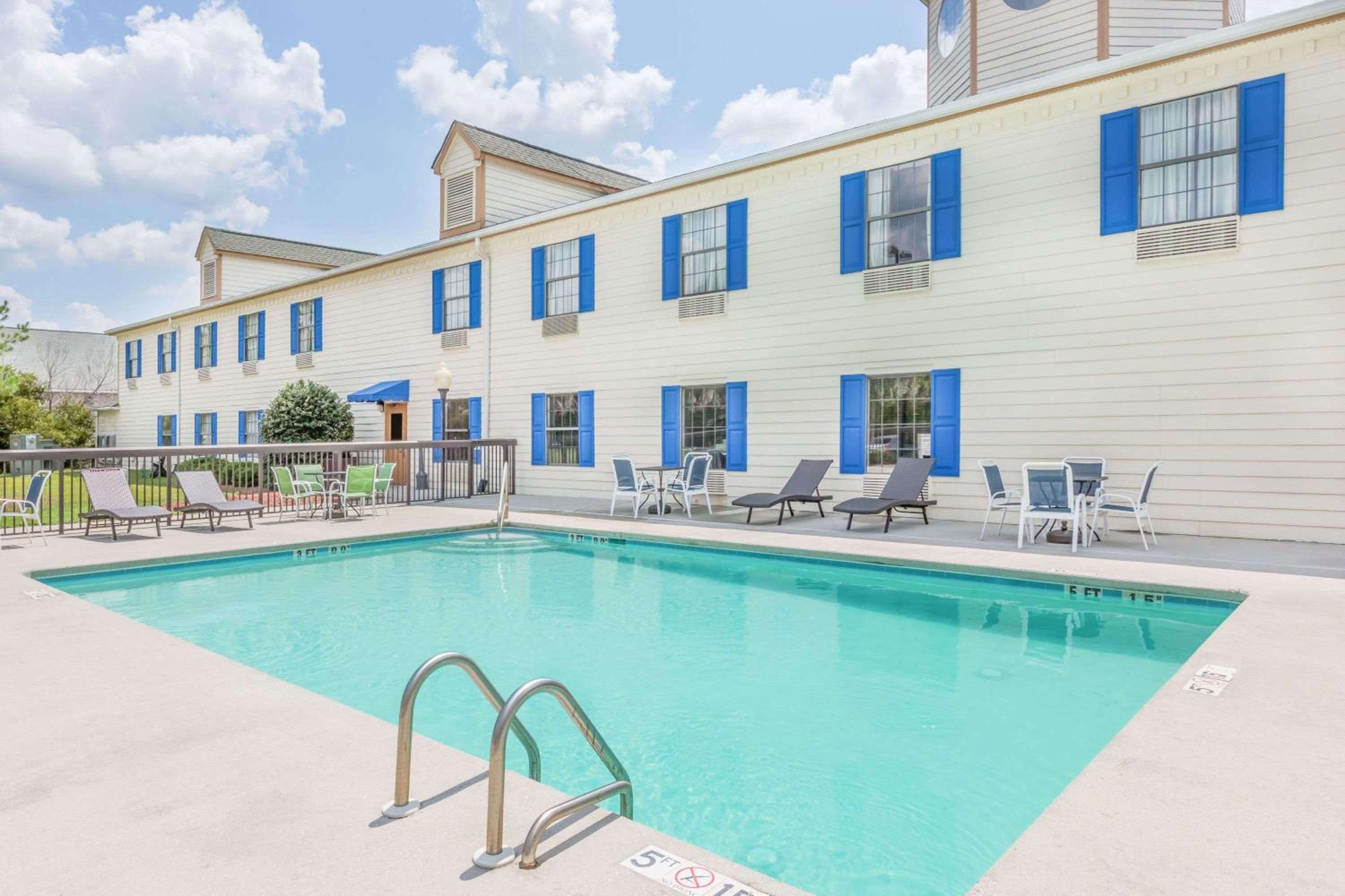 Days Inn by Wyndham Shallotte - Property Image 5