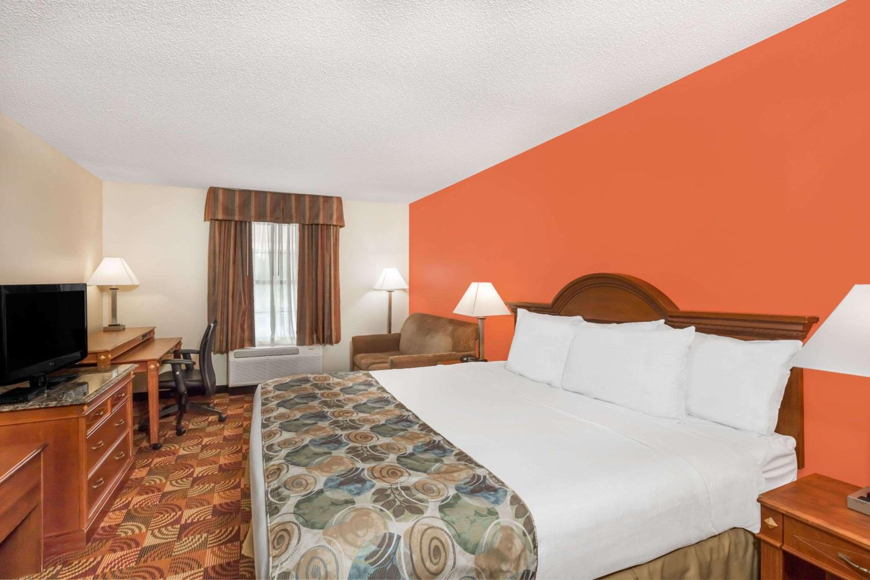 Days Inn by Wyndham Shallotte - Property Image 12