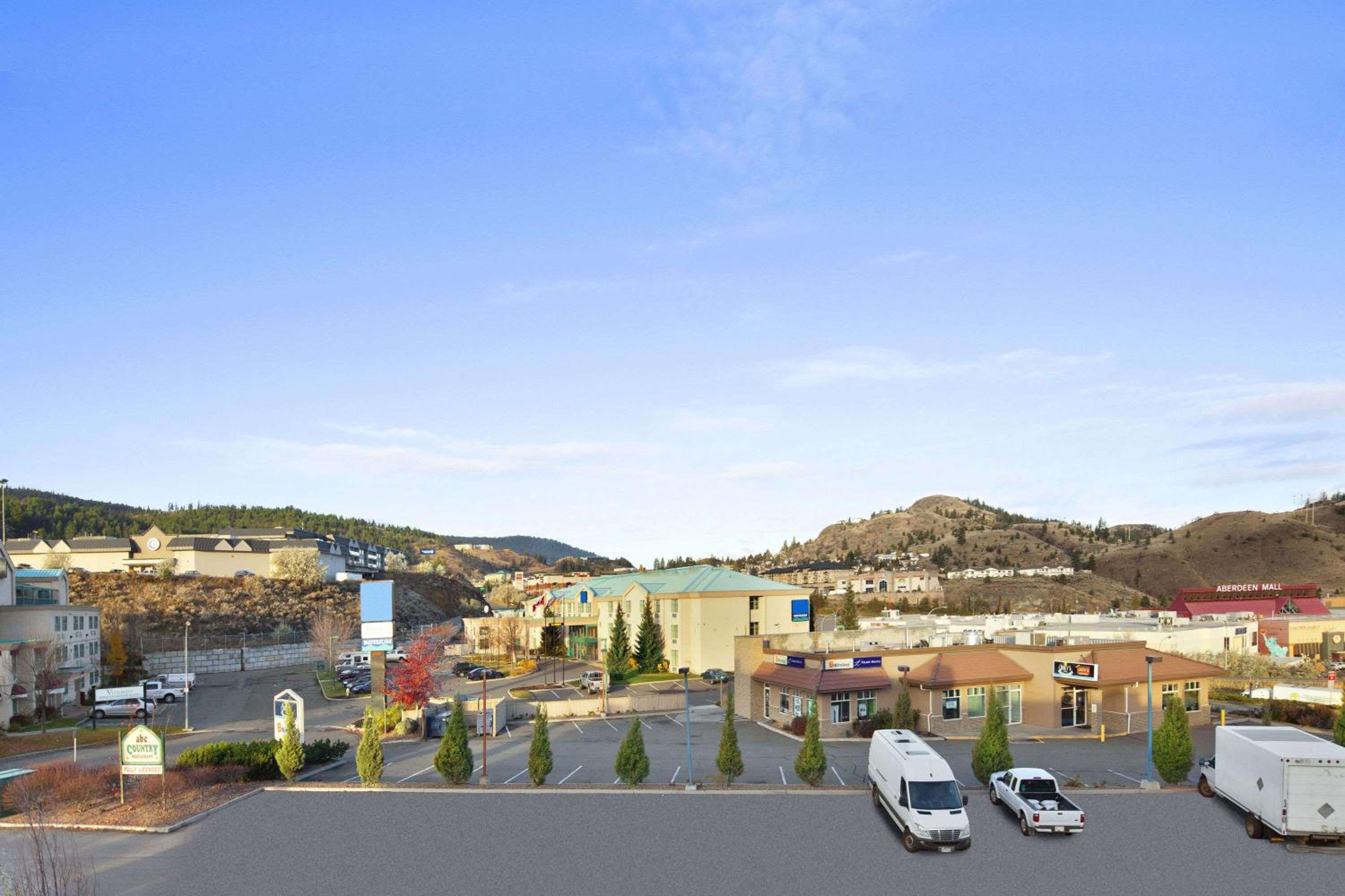 Hotel Days Inn by Wyndham Kamloops BC - Image 1