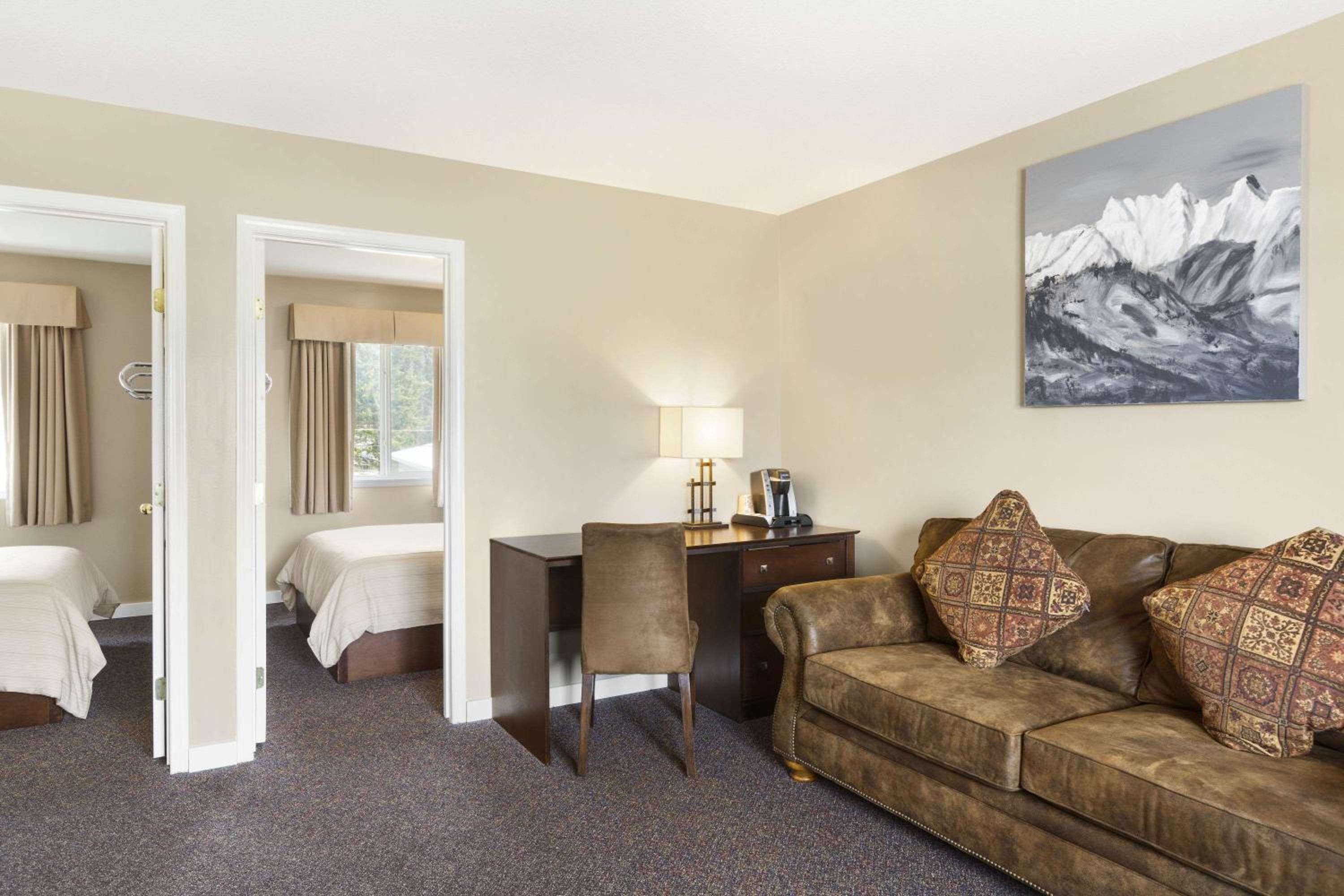 Golden Vacations - Days Inn by Wyndham Golden - Property Image 128