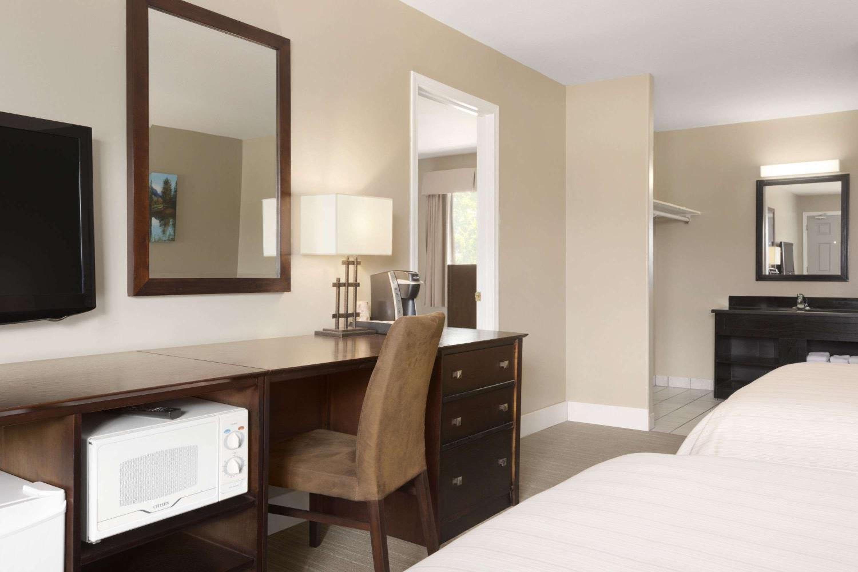 Golden Vacations - Days Inn by Wyndham Golden - Property Image 127