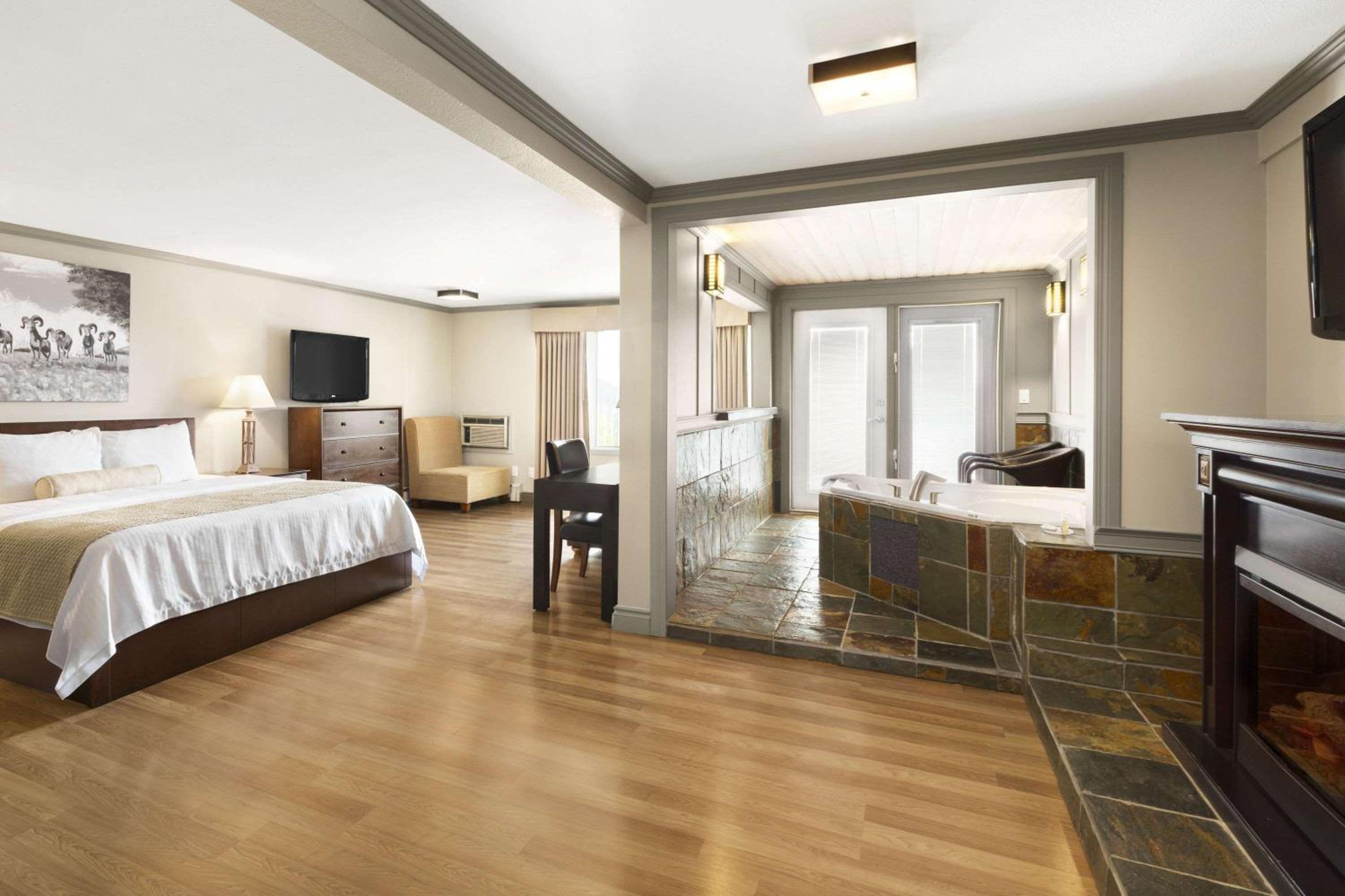 Golden Vacations - Days Inn by Wyndham Golden - Property Image 125