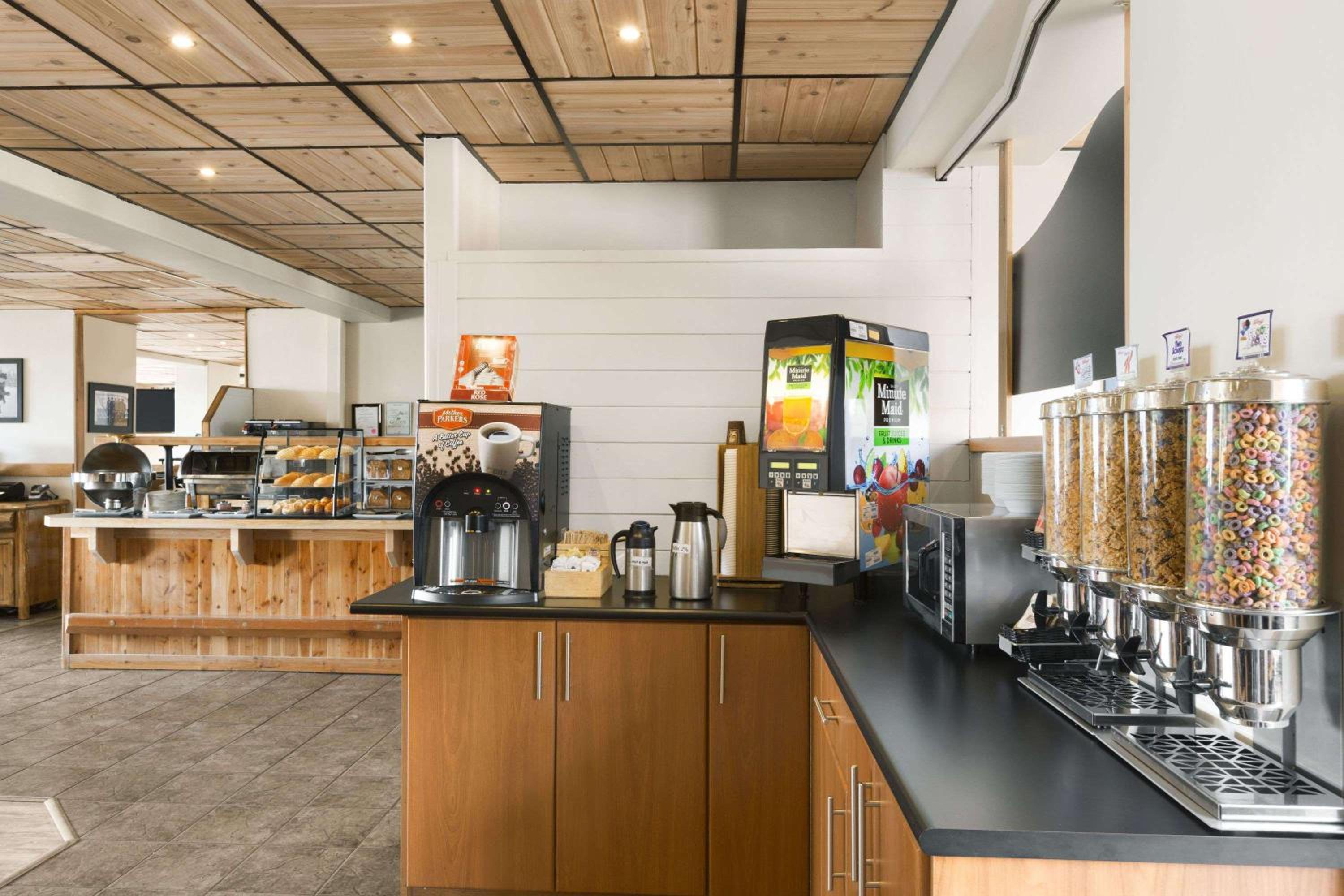 Golden Vacations - Days Inn by Wyndham Golden - Property Image 124