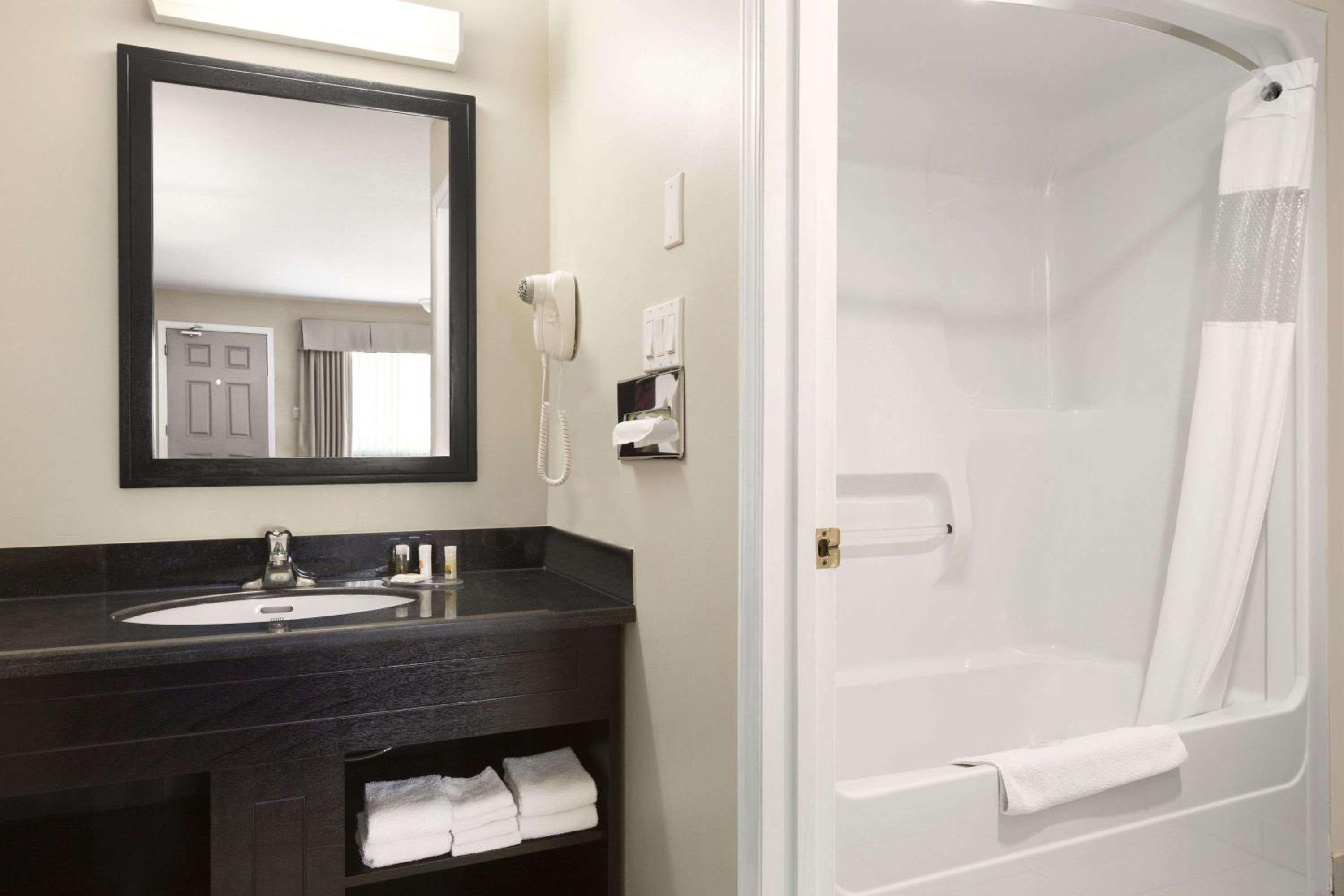 Golden Vacations - Days Inn by Wyndham Golden - Property Image 123