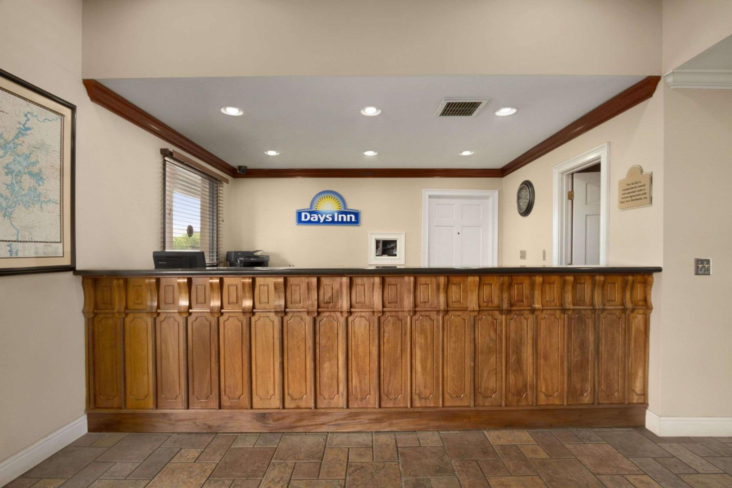 Days Inn by Wyndham Alexander City - Property Image 1