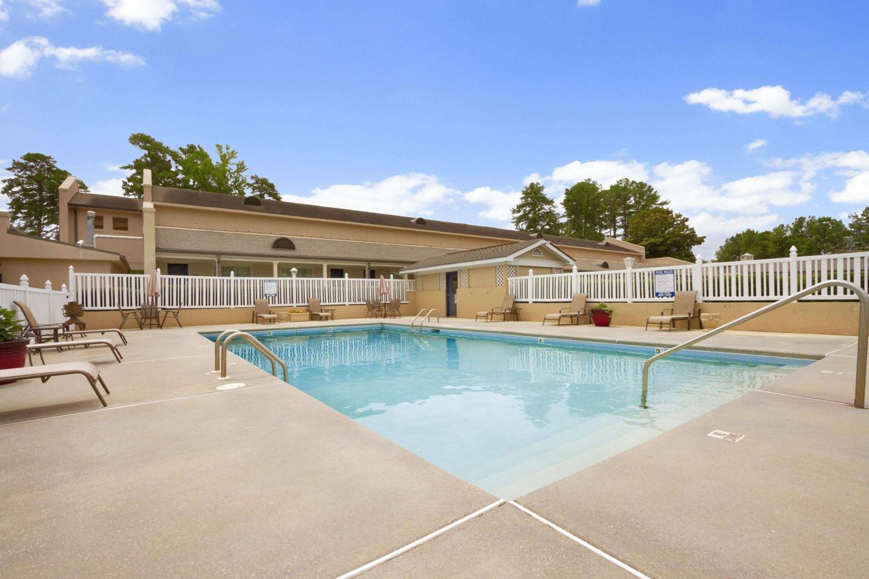 Days Inn by Wyndham Alexander City - Property Image 27
