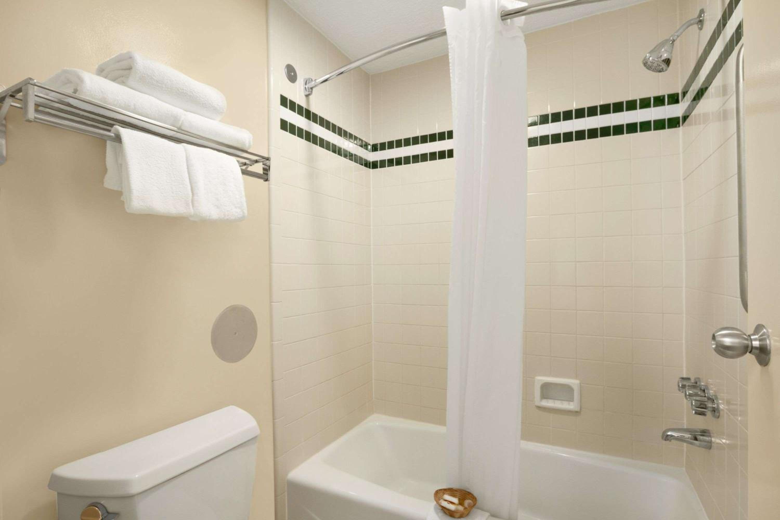 Days Inn by Wyndham Alexander City - Property Image 23