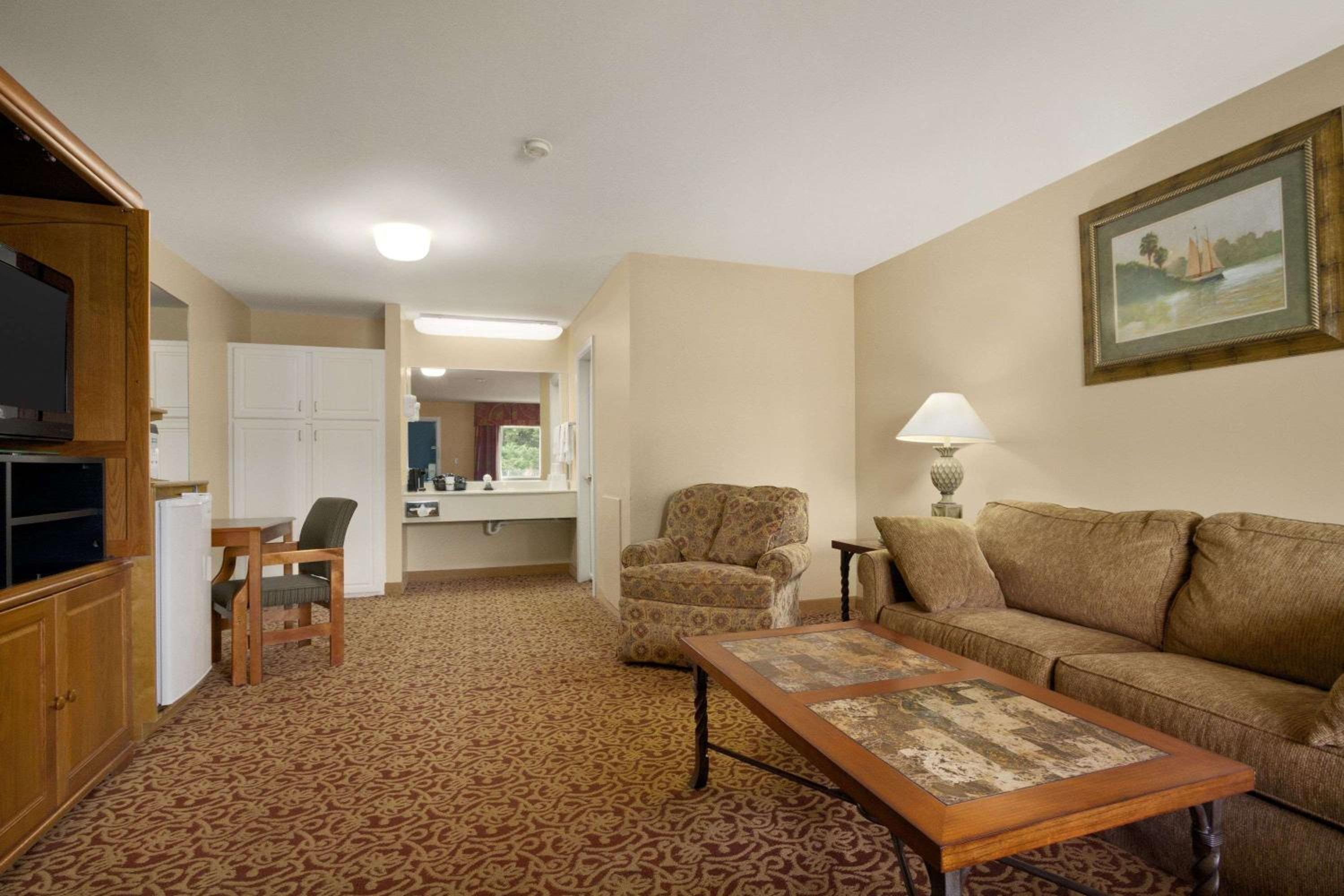 Days Inn by Wyndham Alexander City - Property Image 21