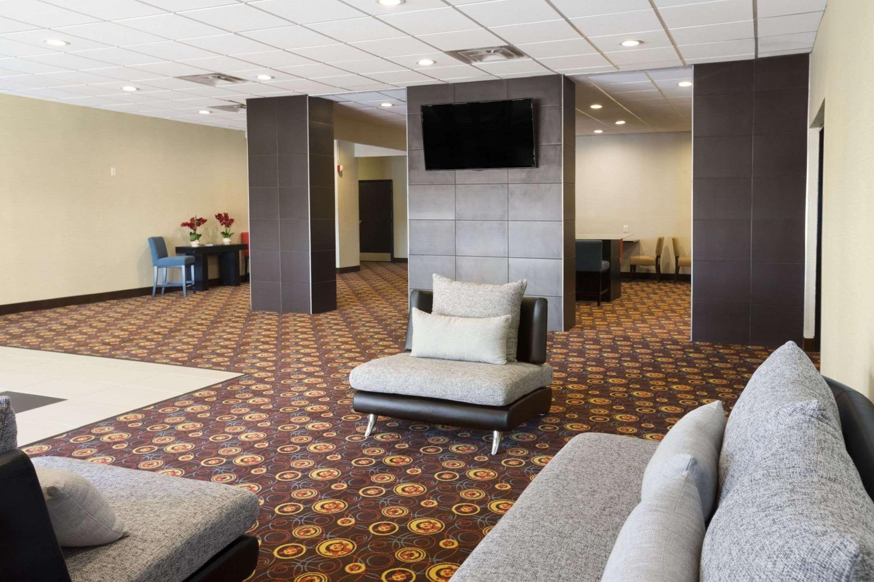 Days Inn by Wyndham Henryetta view 3
