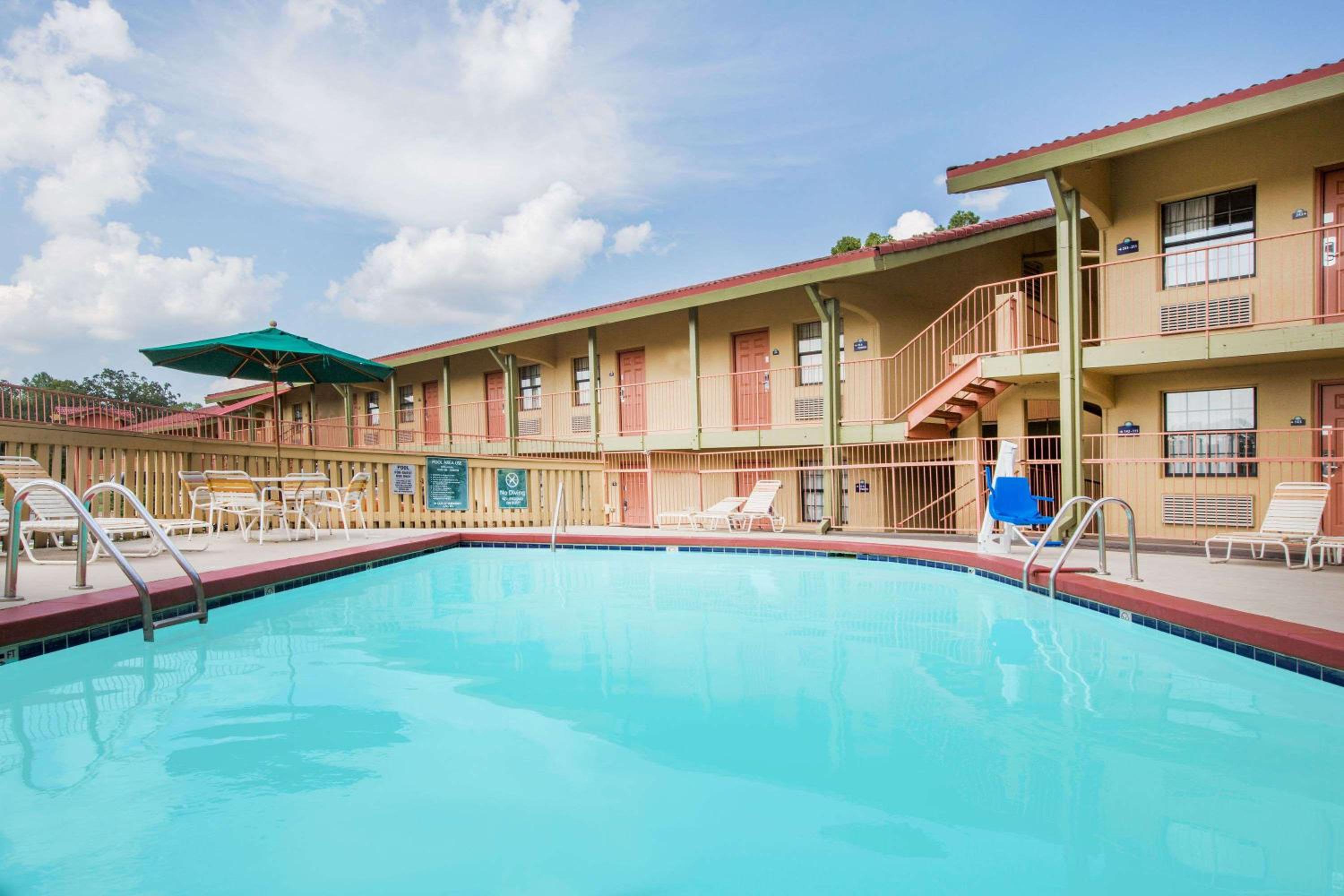 Days Inn by Wyndham Little Rock/Medical Center view 3