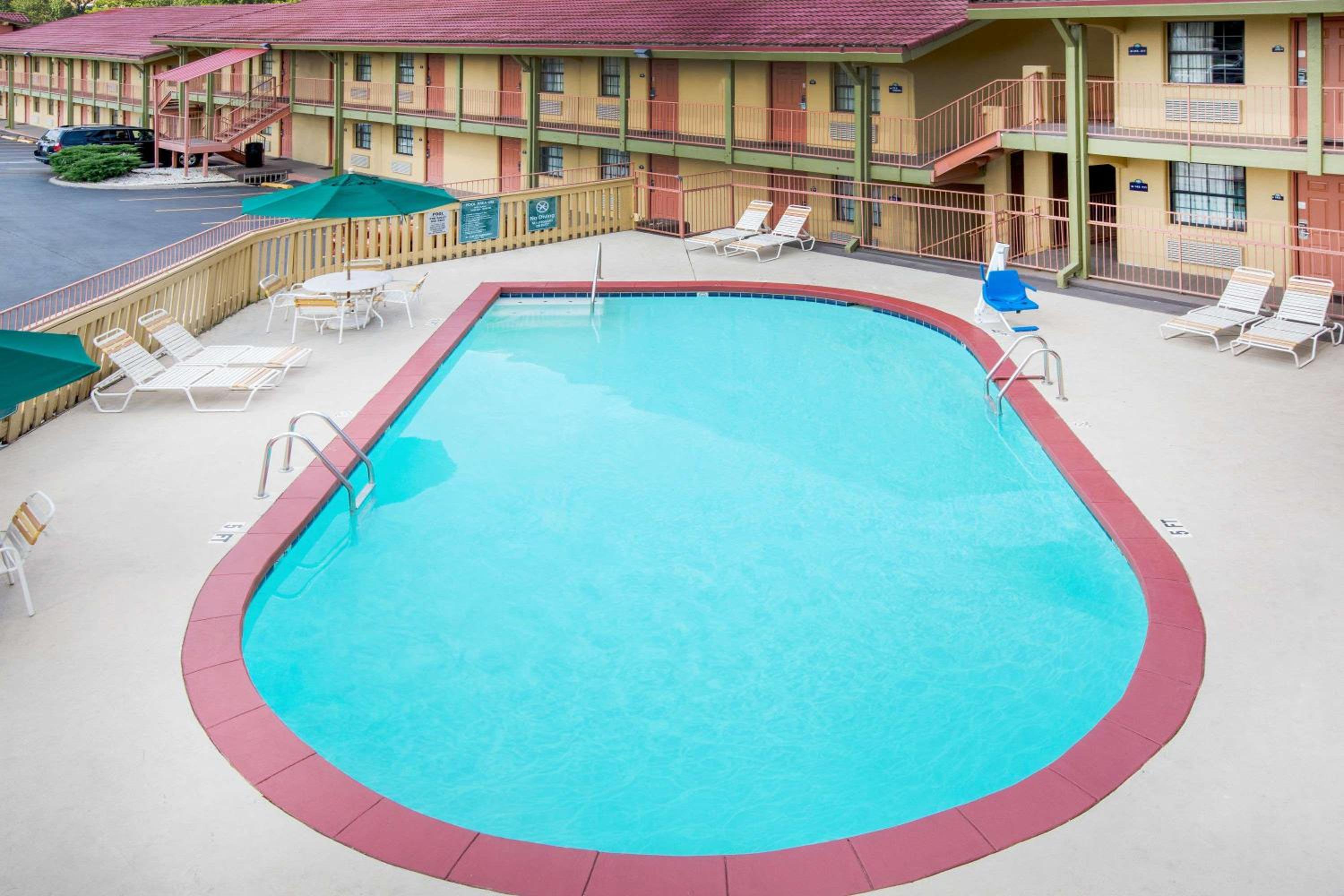 Days Inn by Wyndham Little Rock/Medical Center view 2