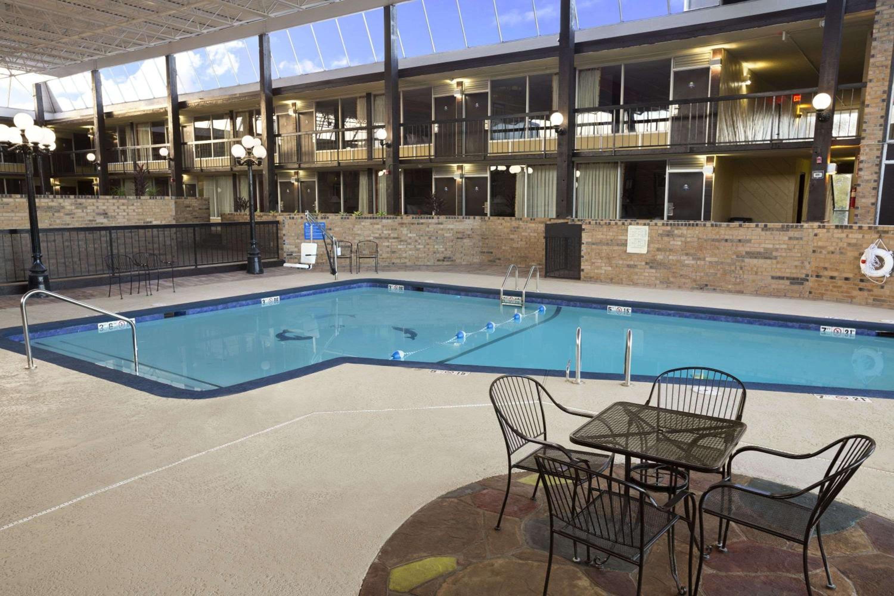 Days Inn by Wyndham Henryetta view 5
