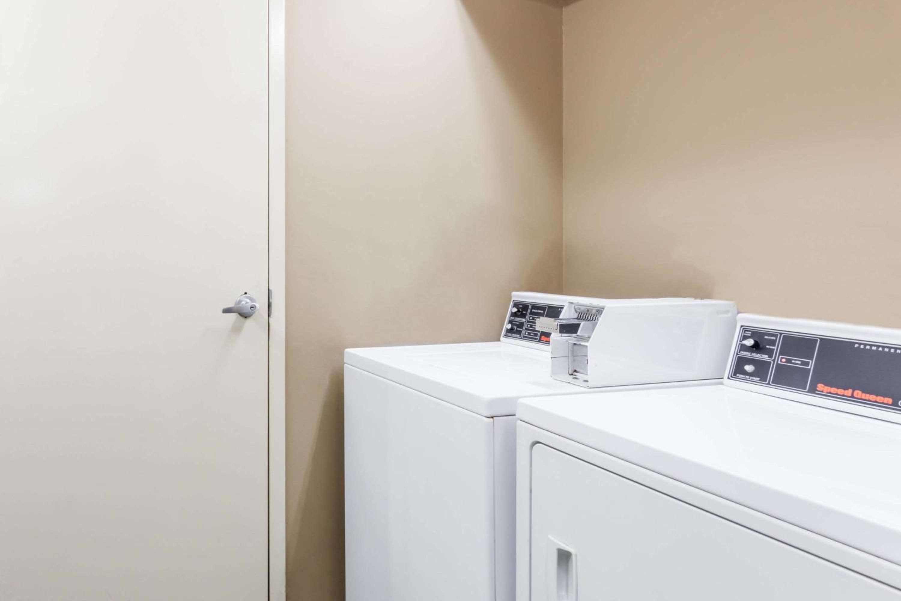 Marianna Vacations - Days Inn by Wyndham Marianna - Property Image 44