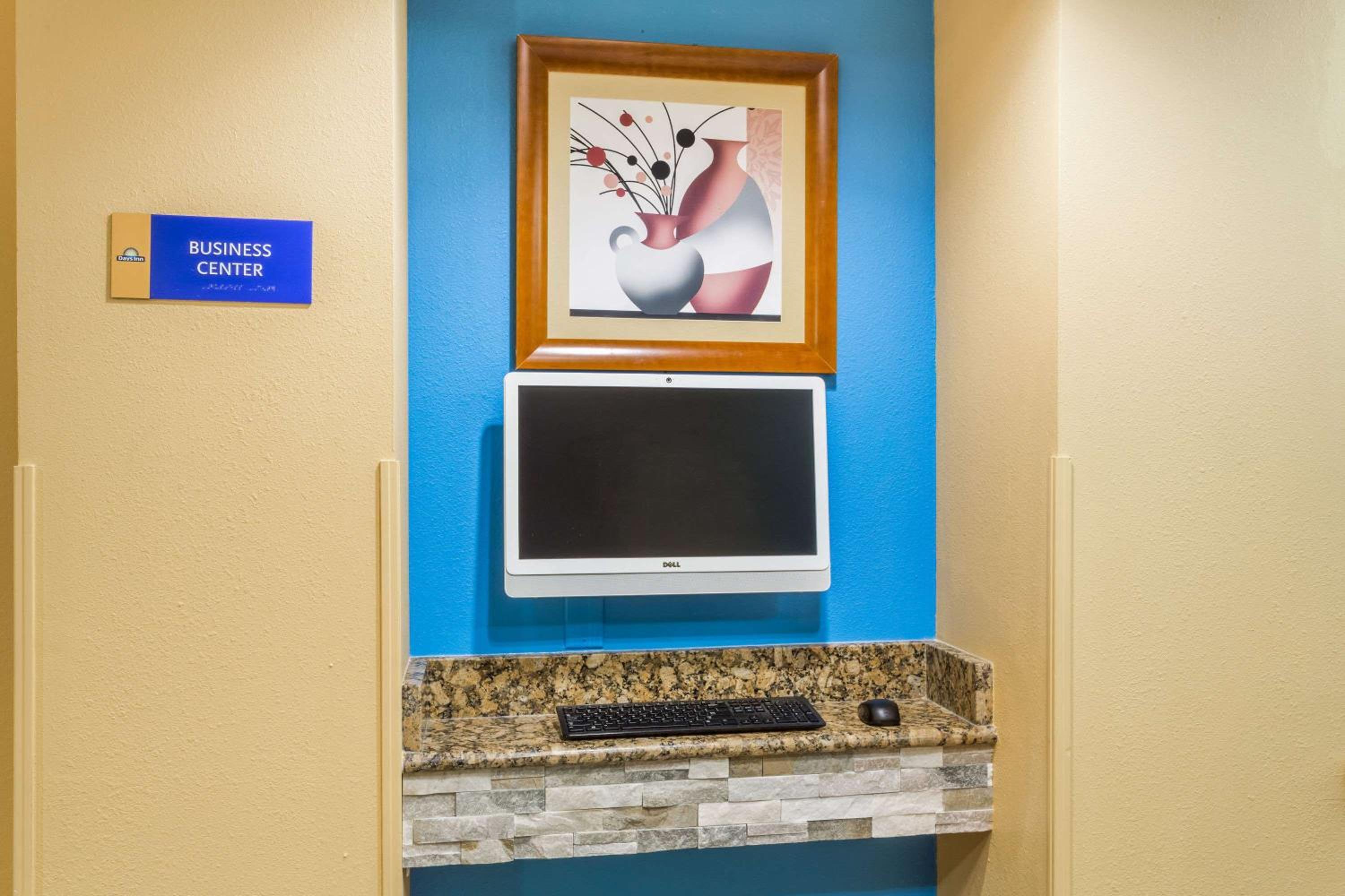 Days Inn by Wyndham Vernal view 2