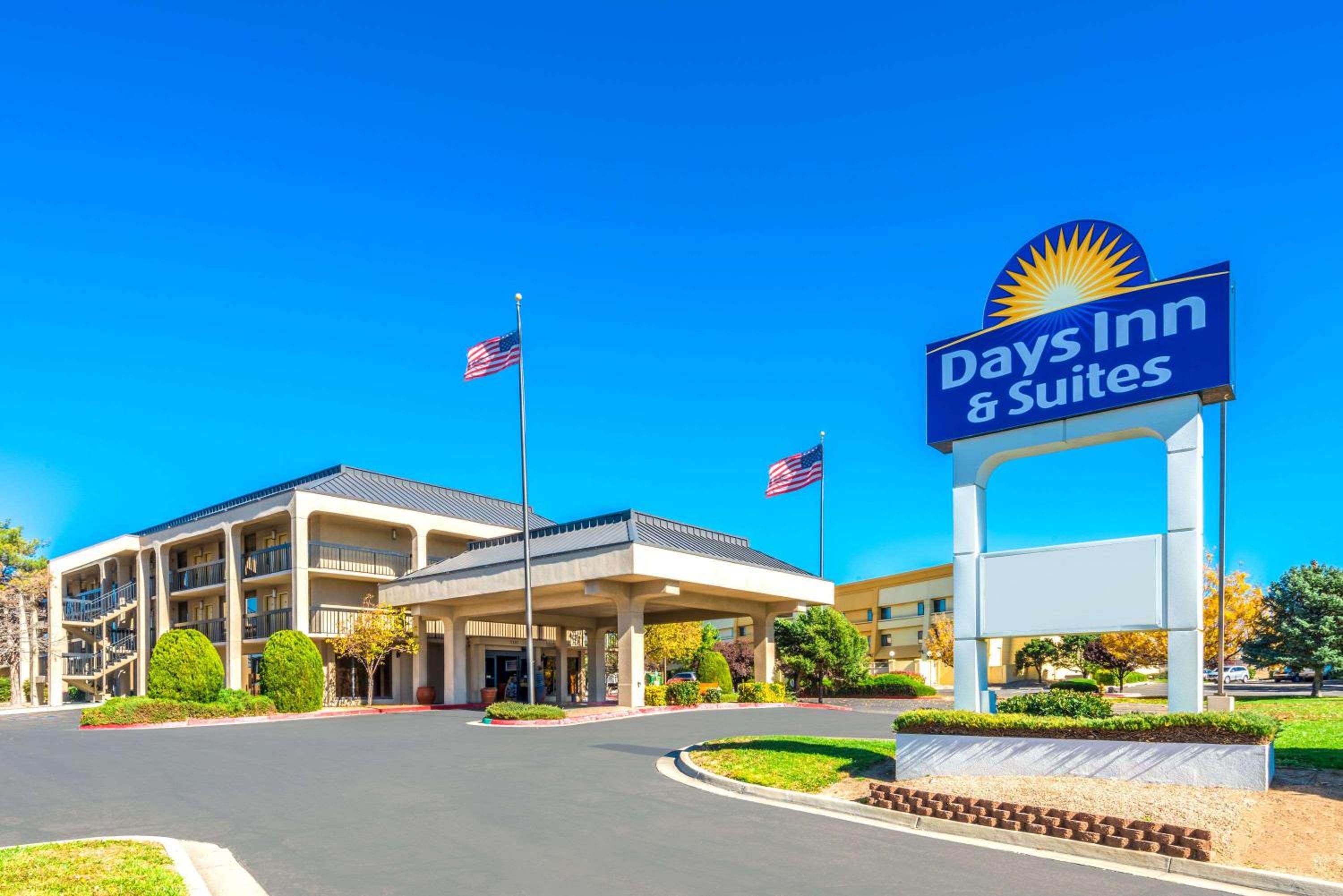 Hotel Days Inn & Suites by Wyndham Albuquerque North - Image 1