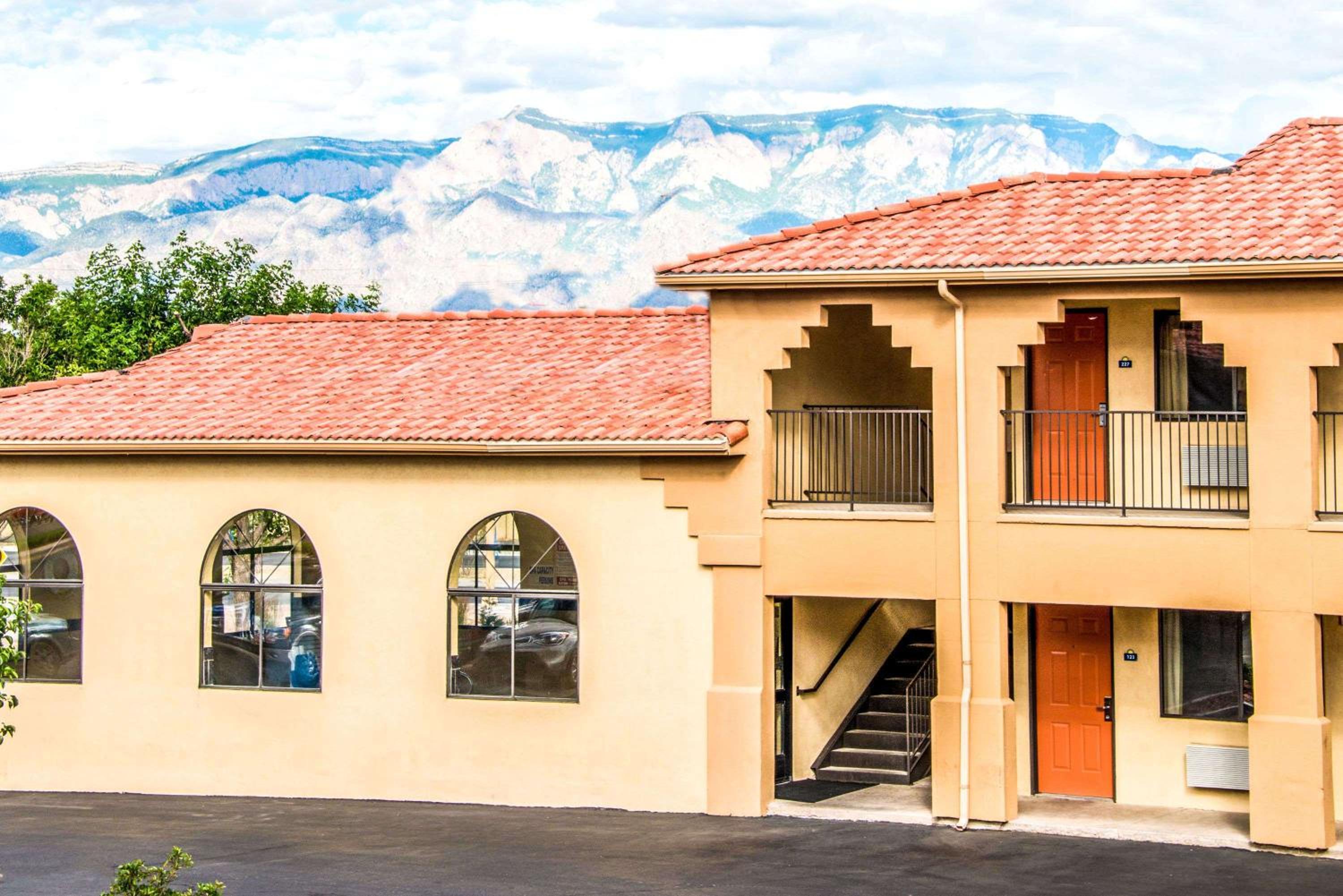 Days Inn by Wyndham Rio Rancho view 4
