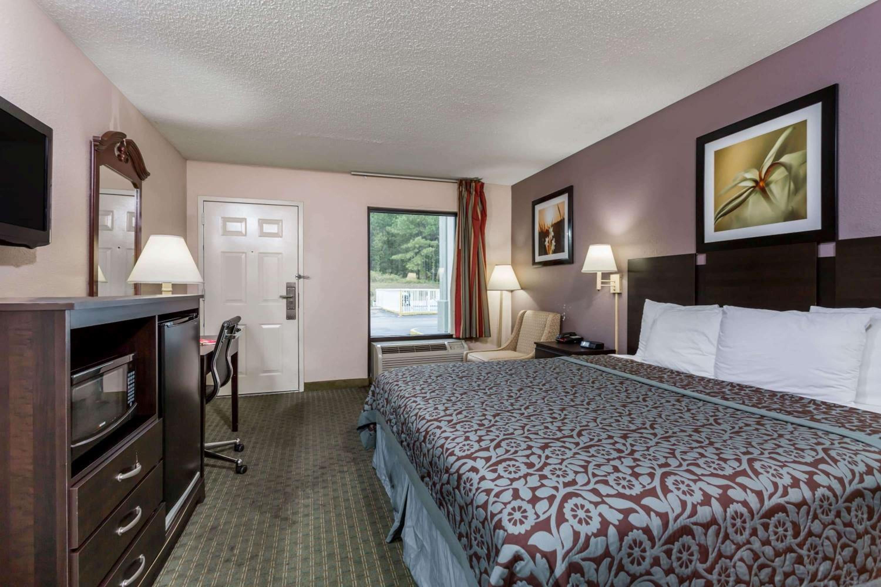 Days Inn by Wyndham Lugoff view 5