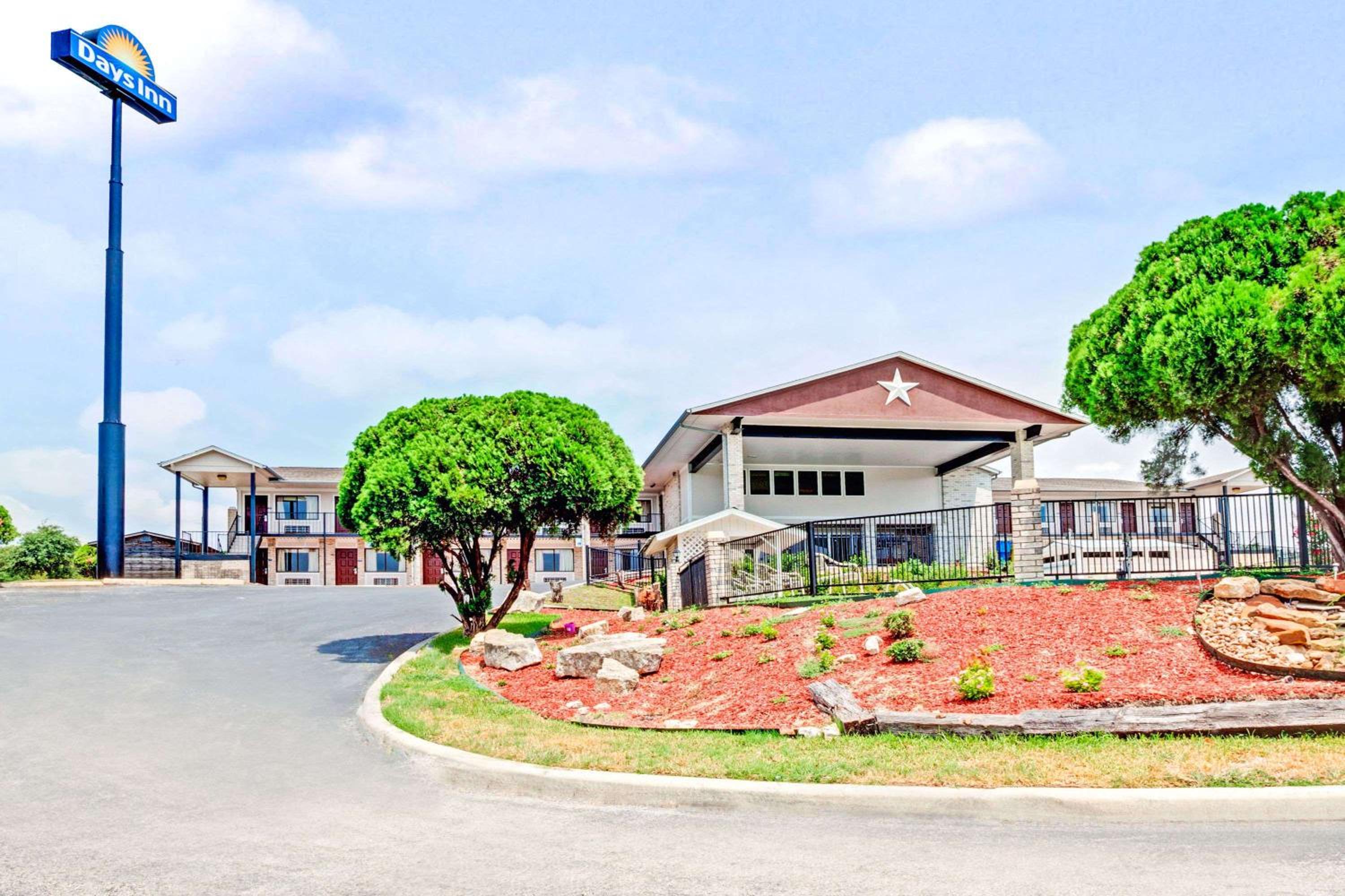 San Antonio Vacations - Days Inn by Wyndham Boerne - Property Image 1