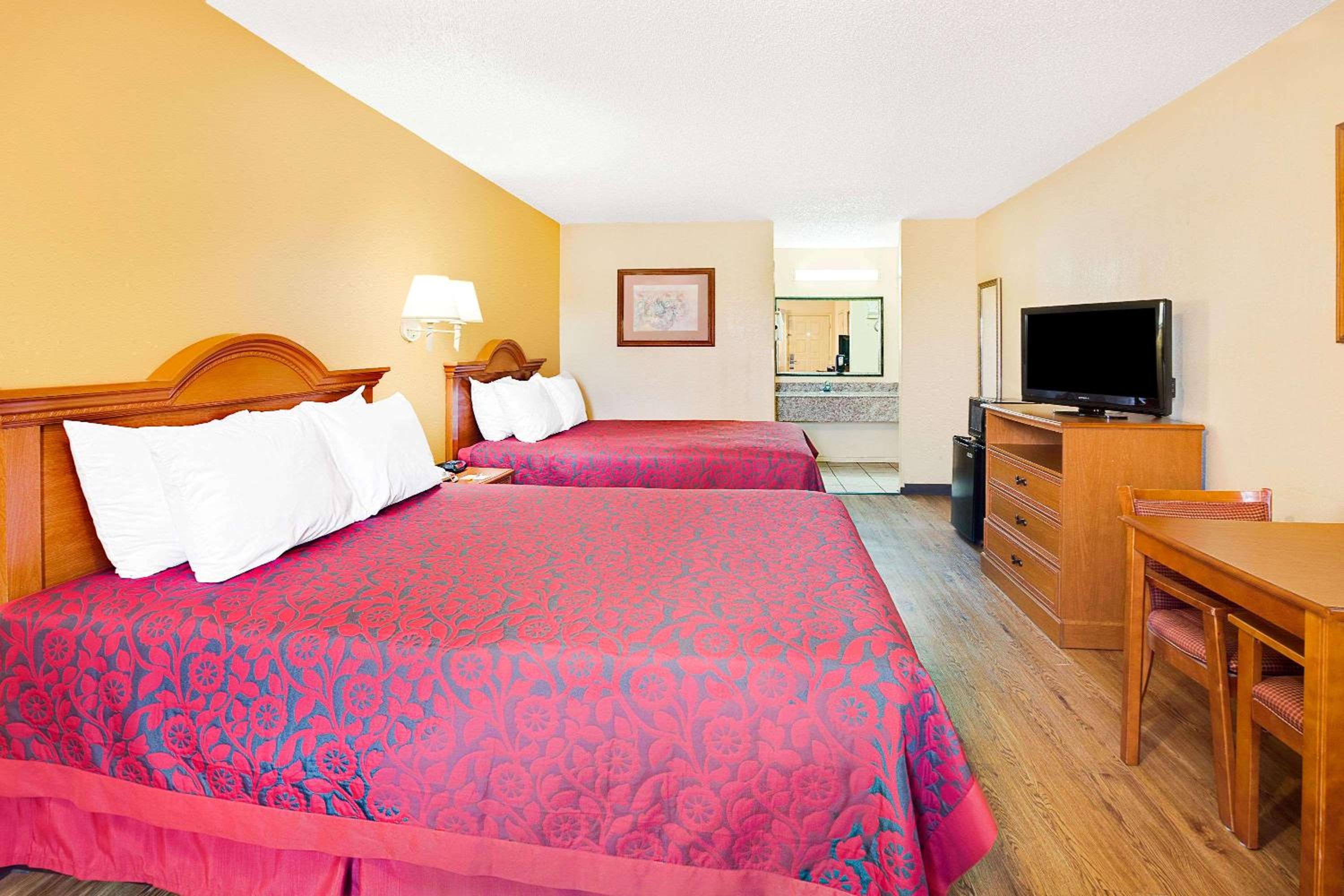 Days Inn by Wyndham Boerne - Property Image 7