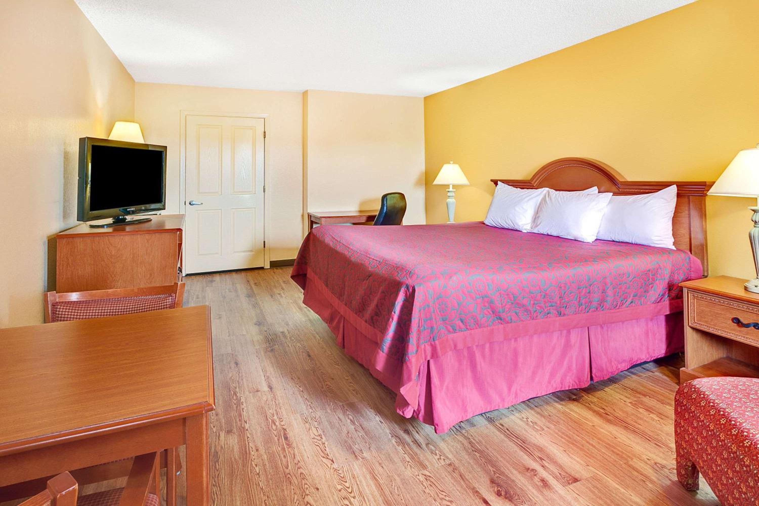 Days Inn by Wyndham Boerne view 5