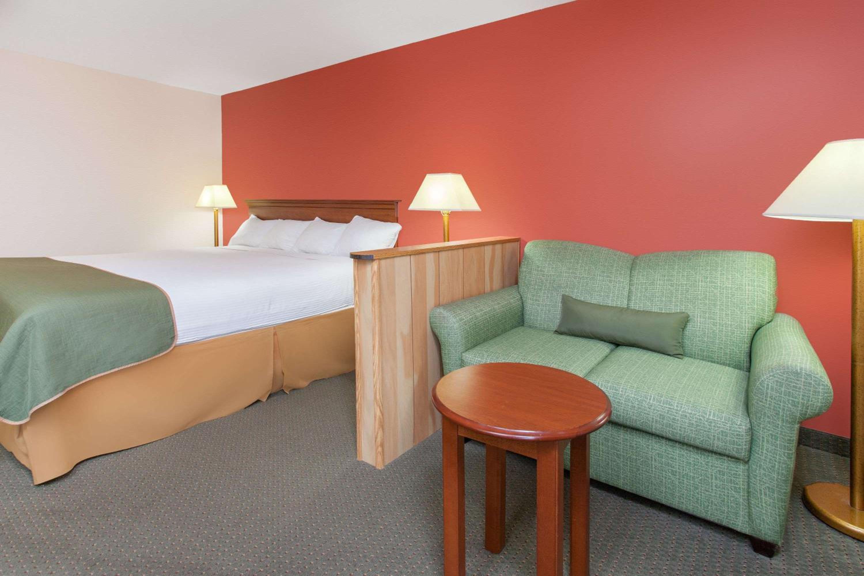 Mount Pleasant Vacations - Days Inn  Suites by Wyndham Mt Pleasant - Property Image 10
